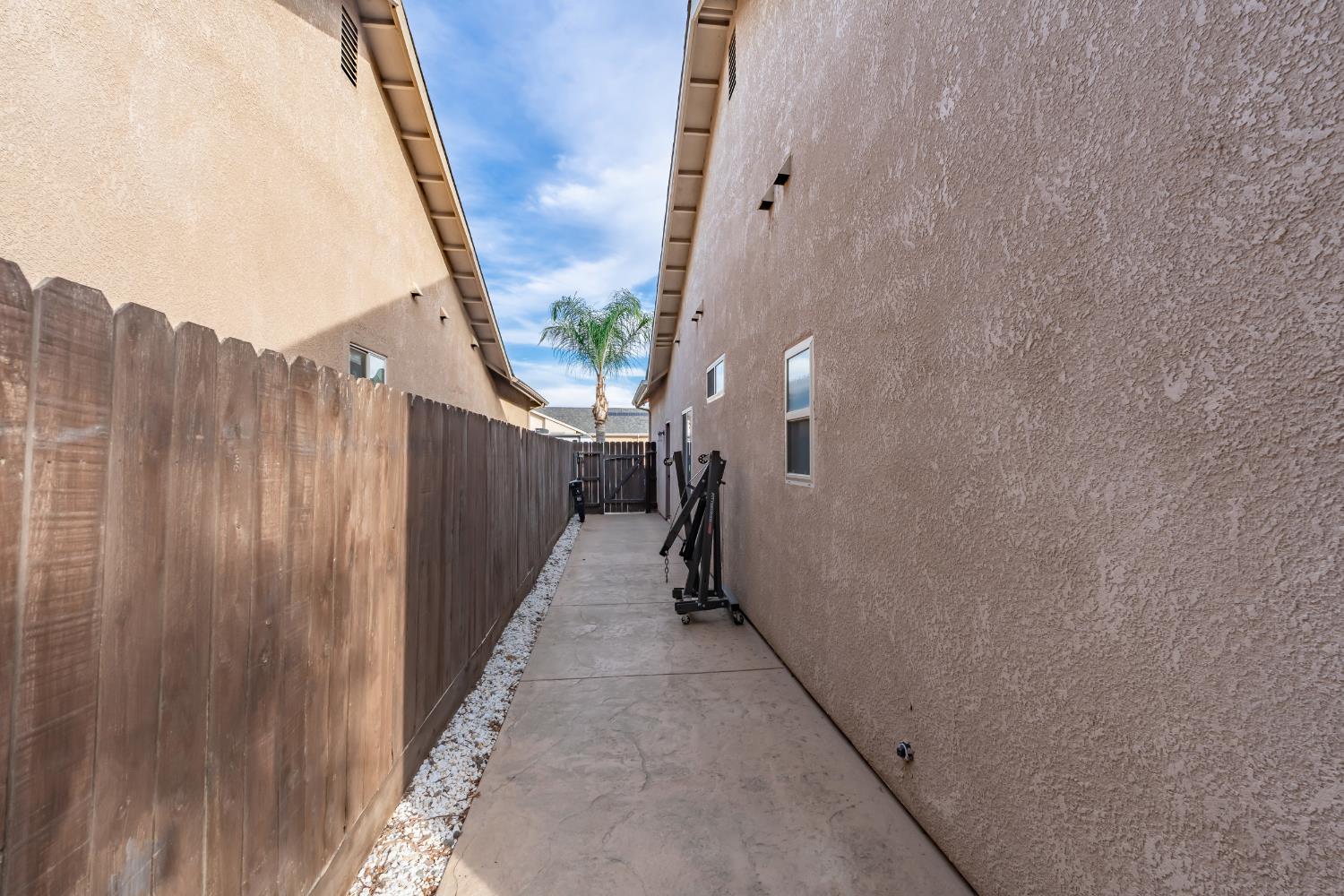 4387 N Ellendale Ave, Fresno, CA 93722