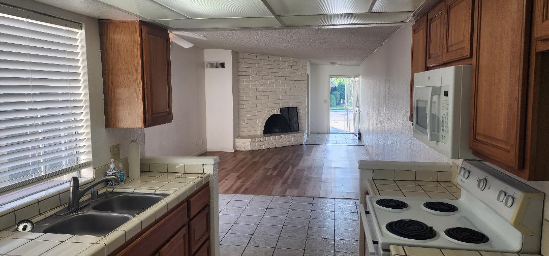 593 W Alamos Ave, Clovis, CA 93612