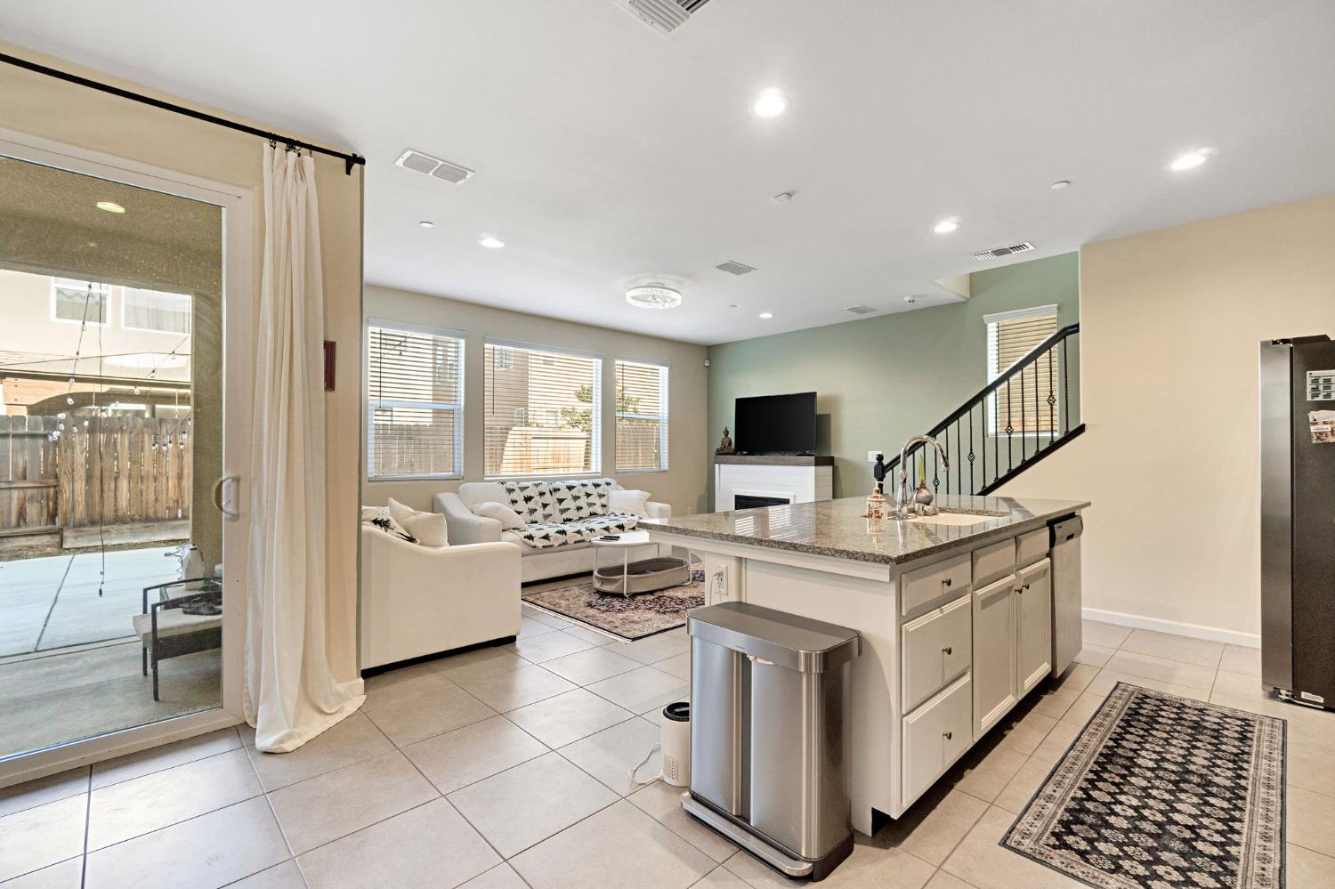 867 Fir St W, Madera, CA 93636