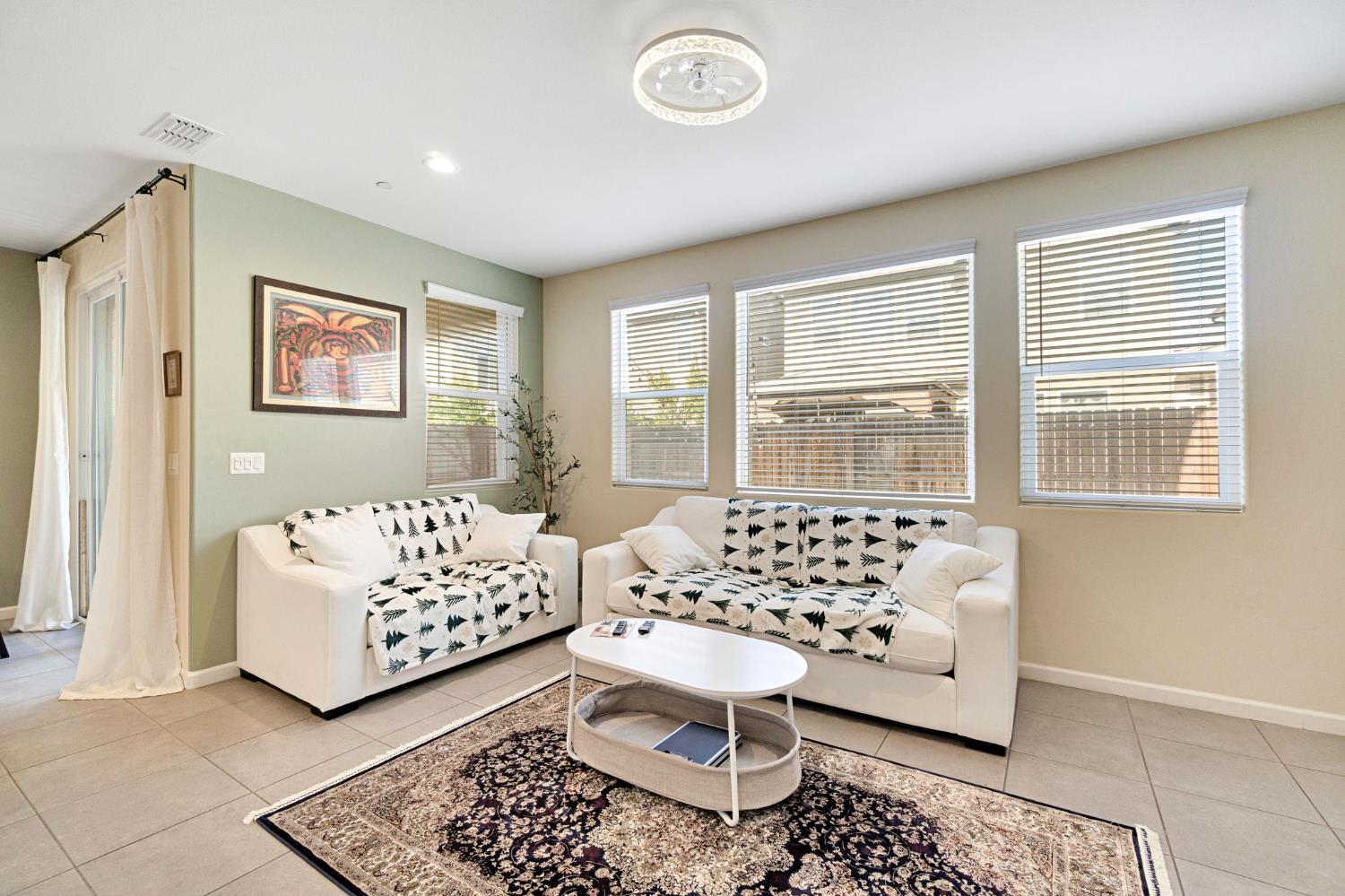 867 Fir St W, Madera, CA 93636