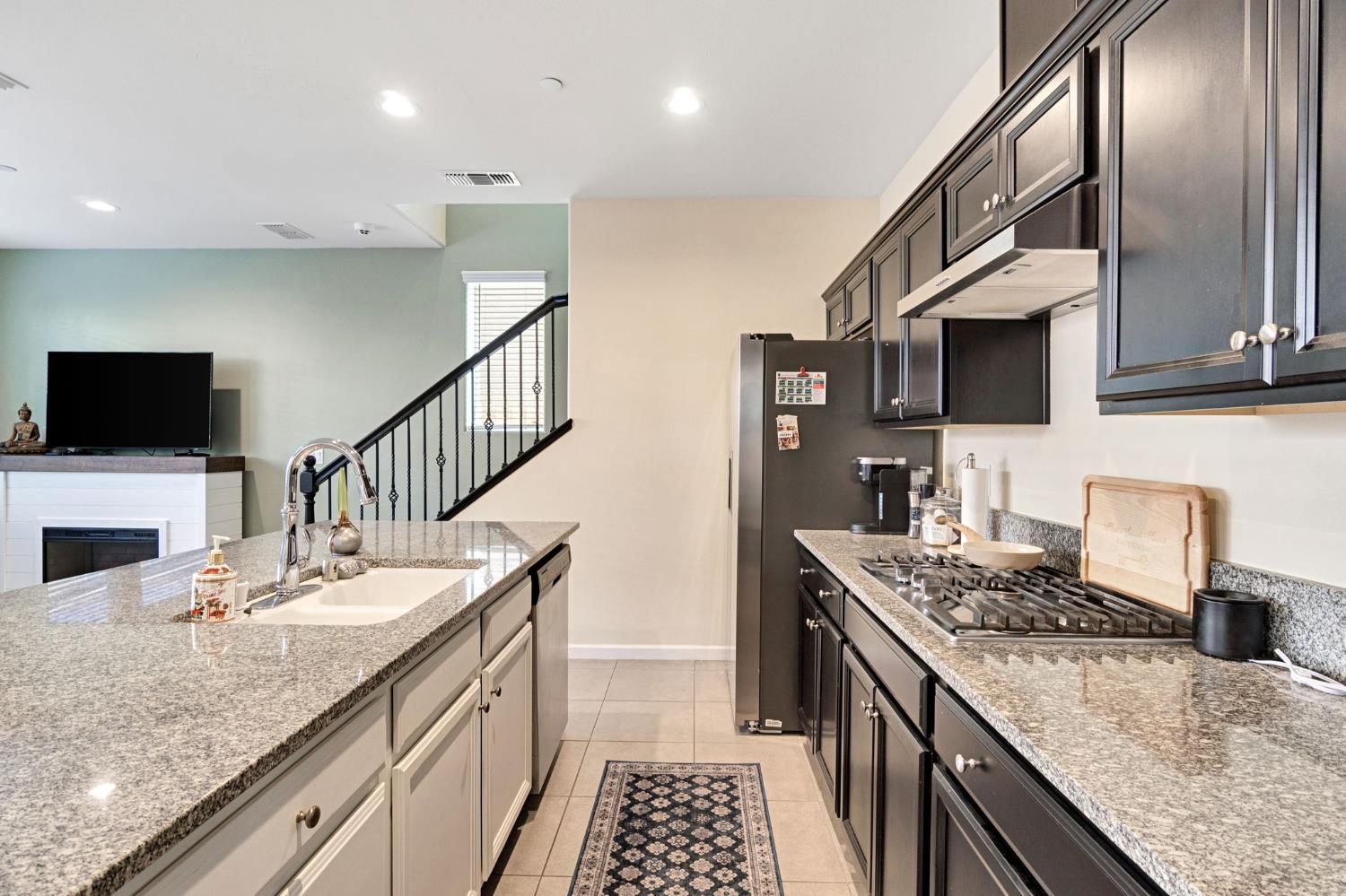 867 Fir St W, Madera, CA 93636