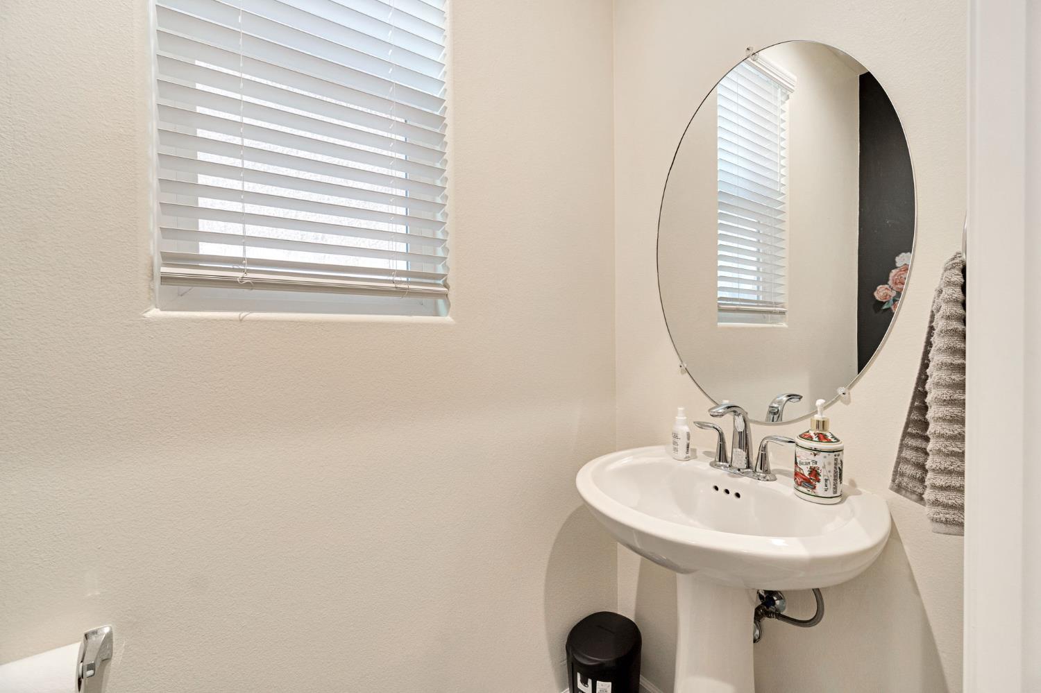 867 Fir St W, Madera, CA 93636