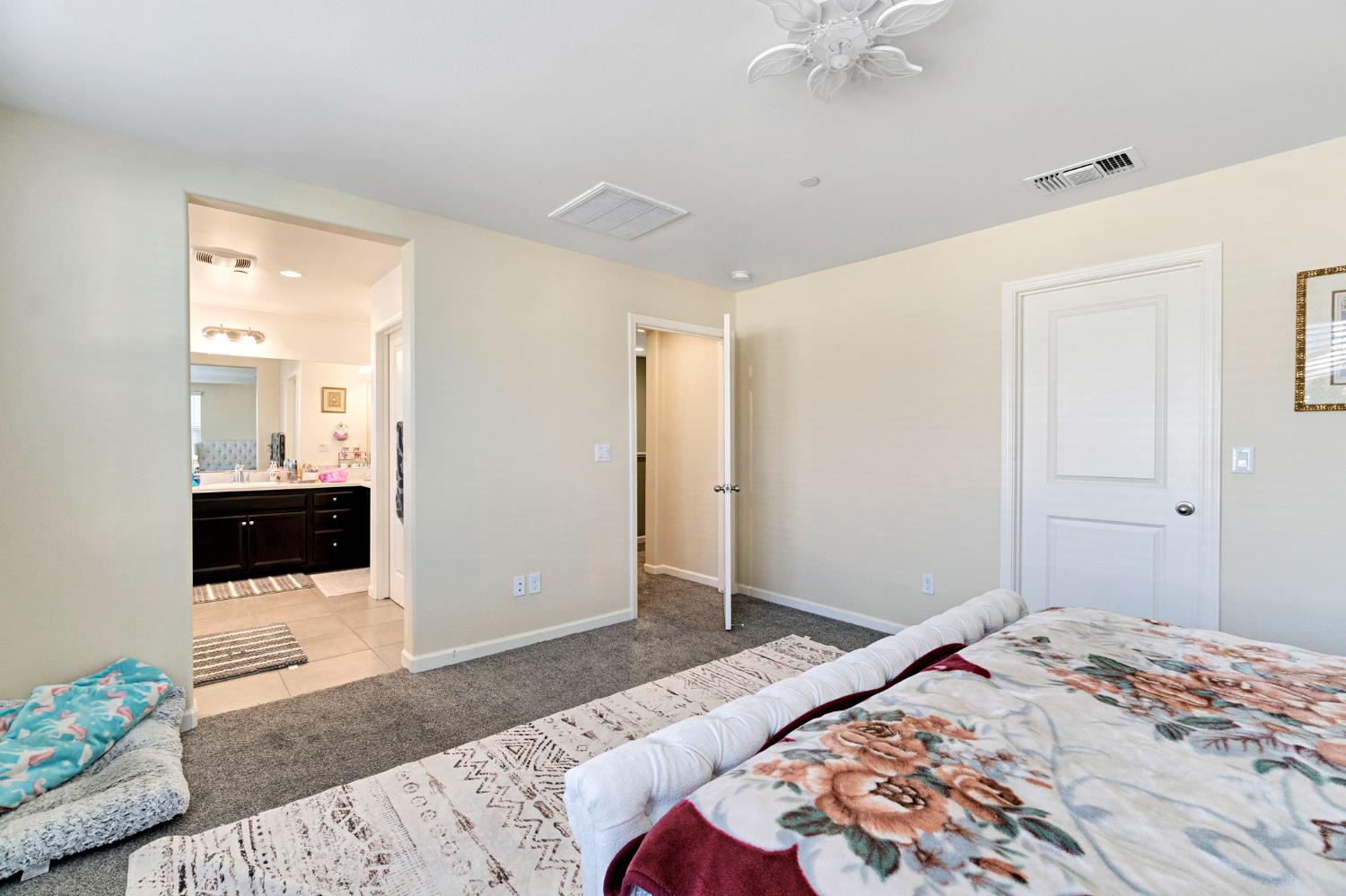 867 Fir St W, Madera, CA 93636