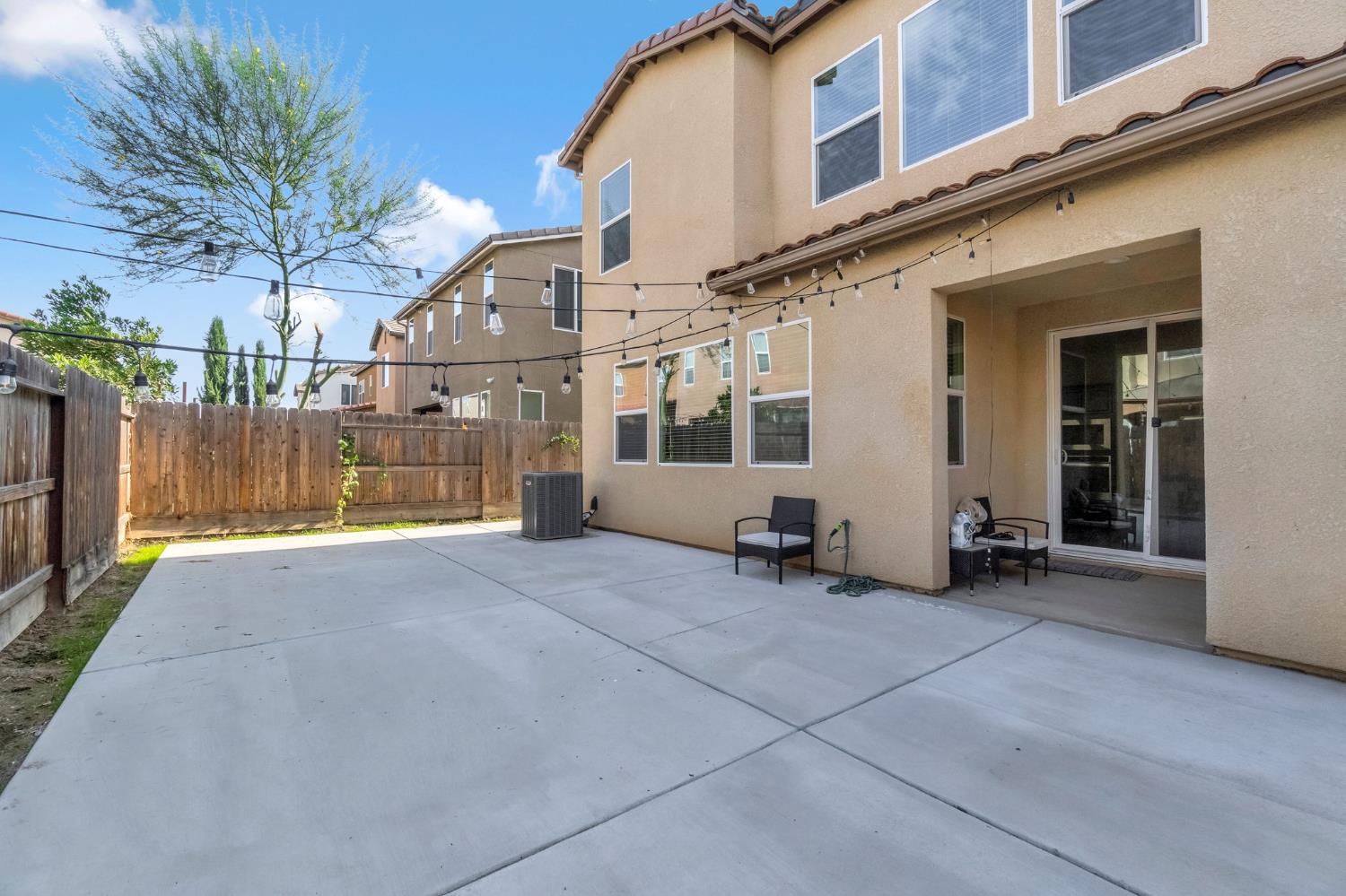 867 Fir St W, Madera, CA 93636