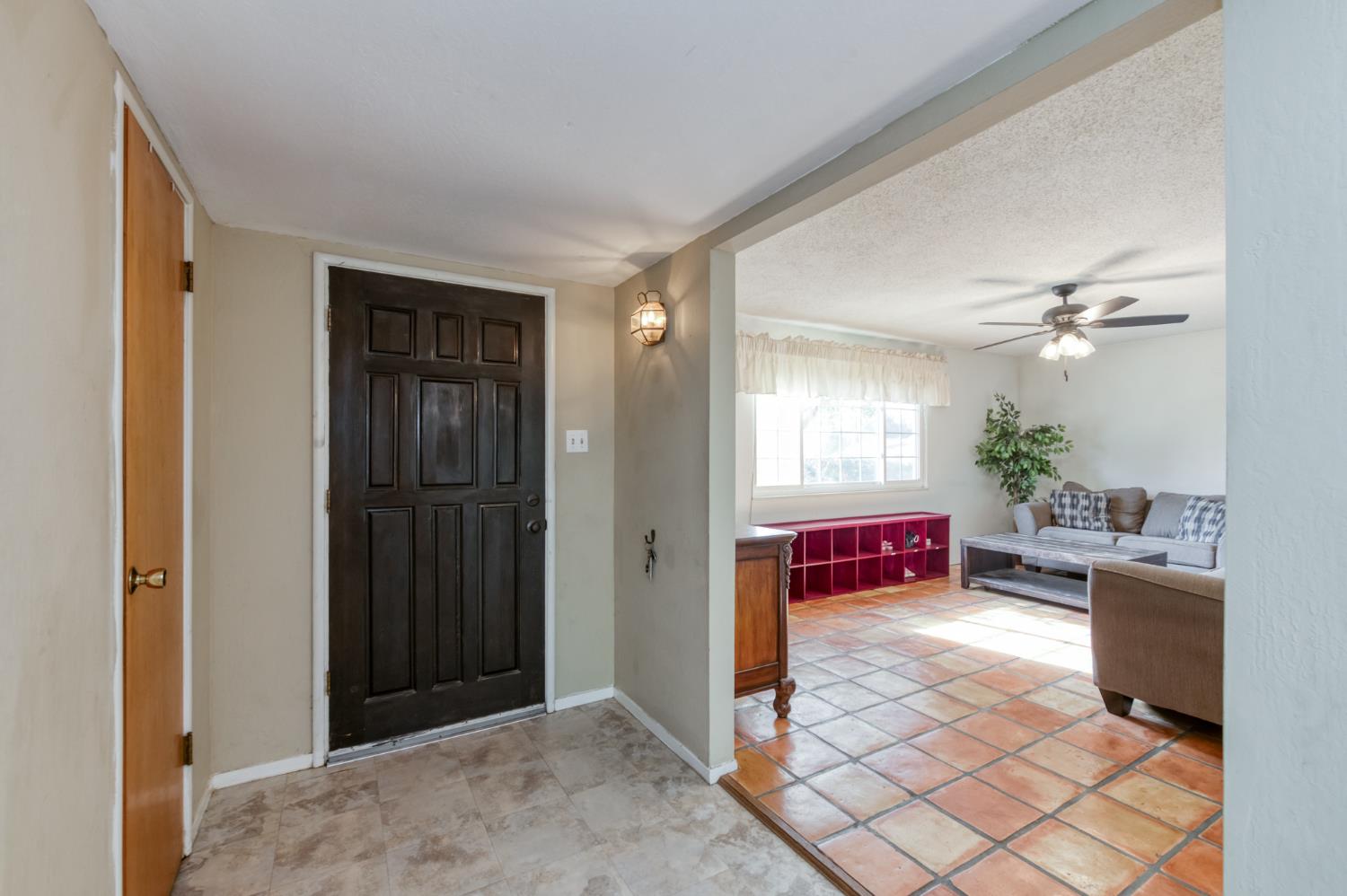 3068 W Holland Ave, Fresno, CA 93722