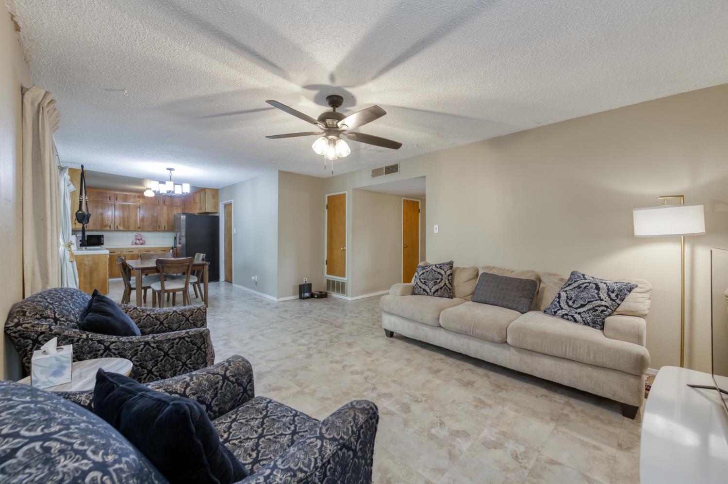 3068 W Holland Ave, Fresno, CA 93722