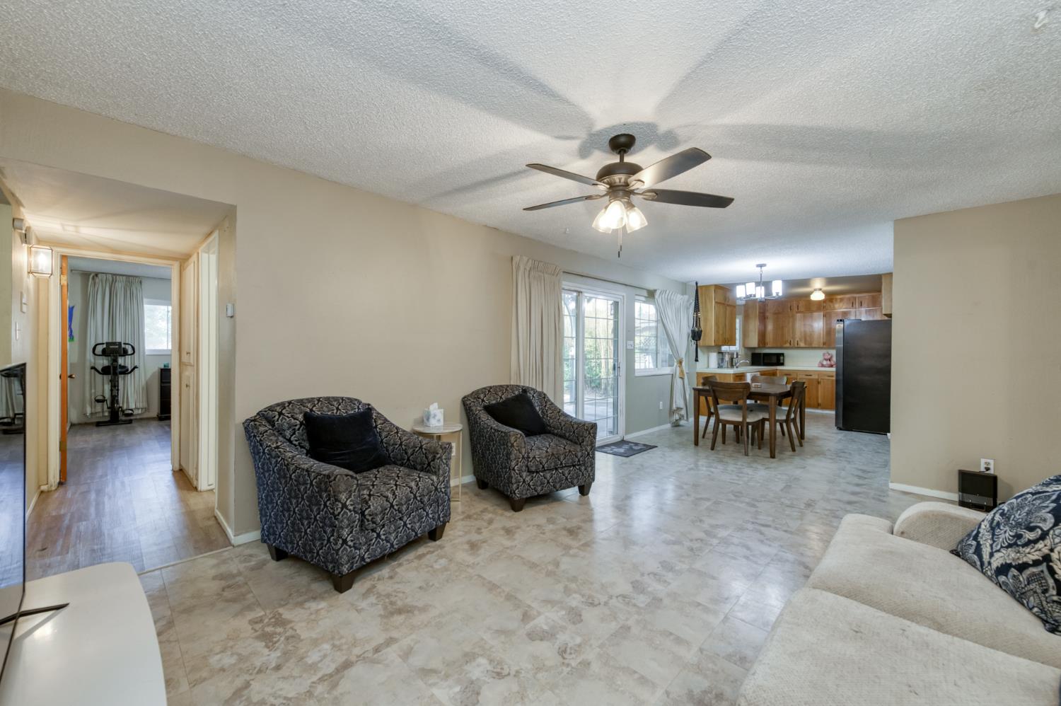 3068 W Holland Ave, Fresno, CA 93722