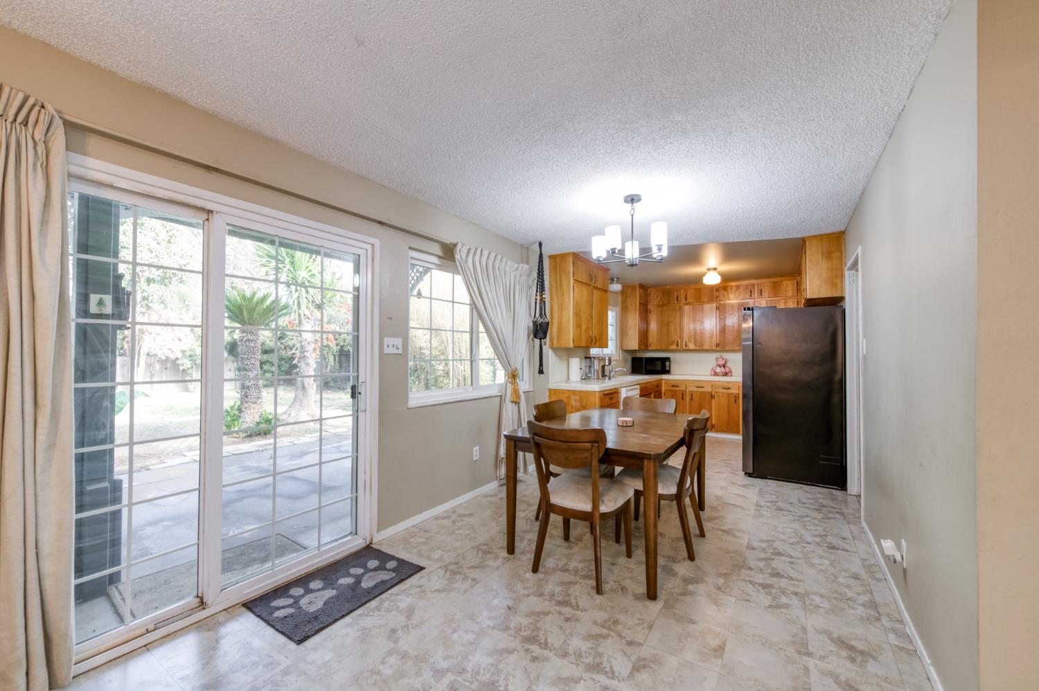 3068 W Holland Ave, Fresno, CA 93722