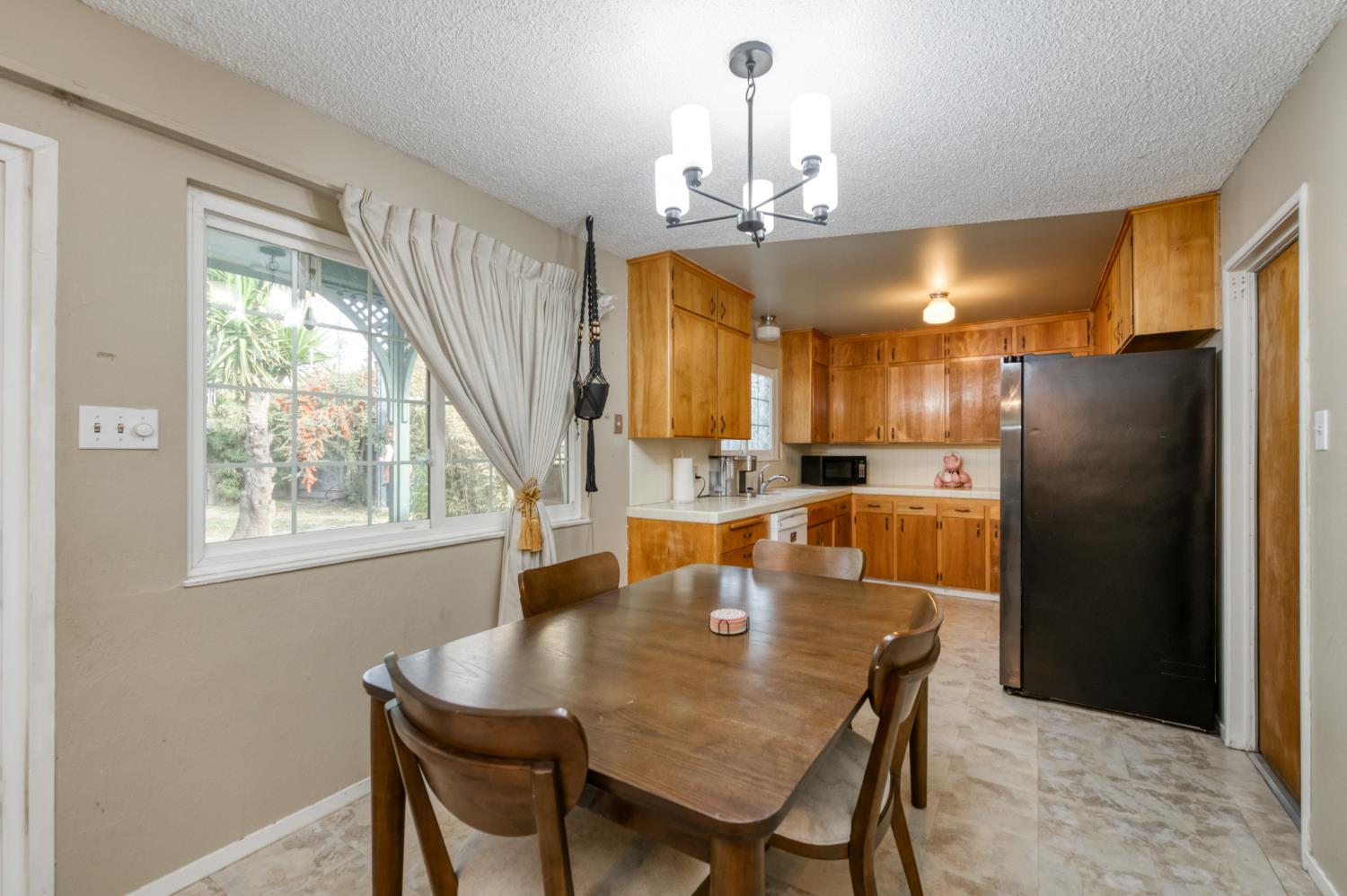 3068 W Holland Ave, Fresno, CA 93722