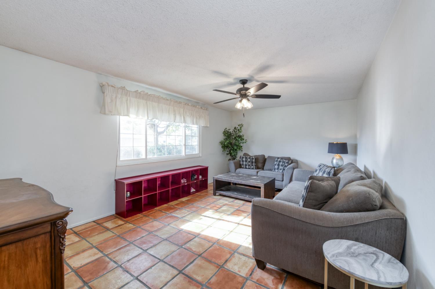 3068 W Holland Ave, Fresno, CA 93722