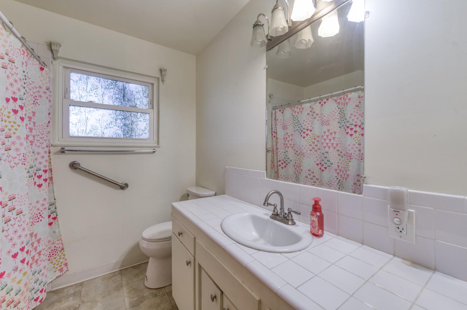 3068 W Holland Ave, Fresno, CA 93722