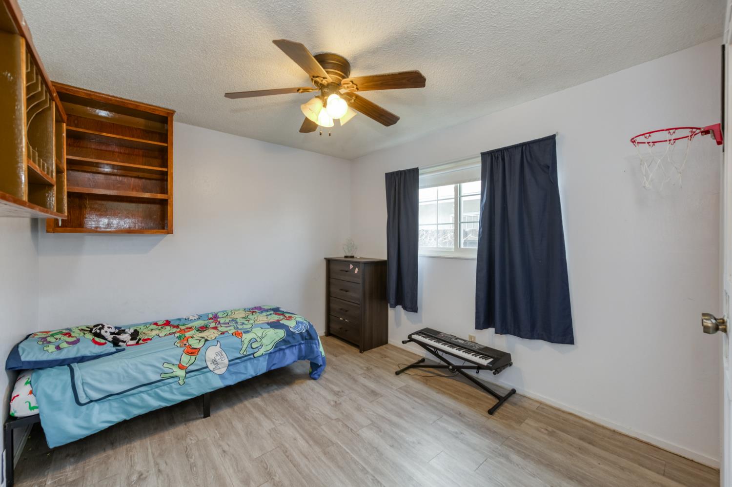 3068 W Holland Ave, Fresno, CA 93722