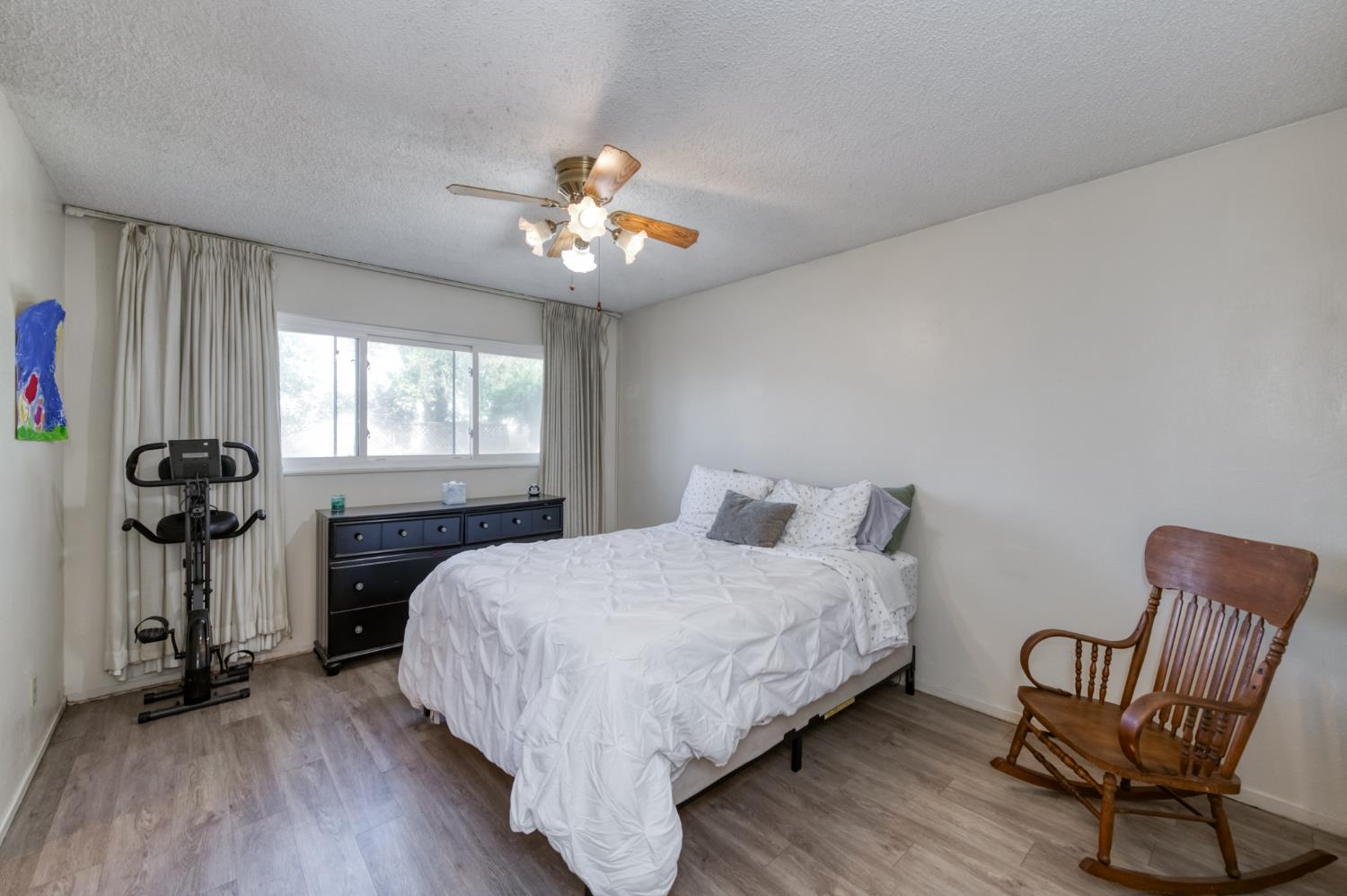 3068 W Holland Ave, Fresno, CA 93722