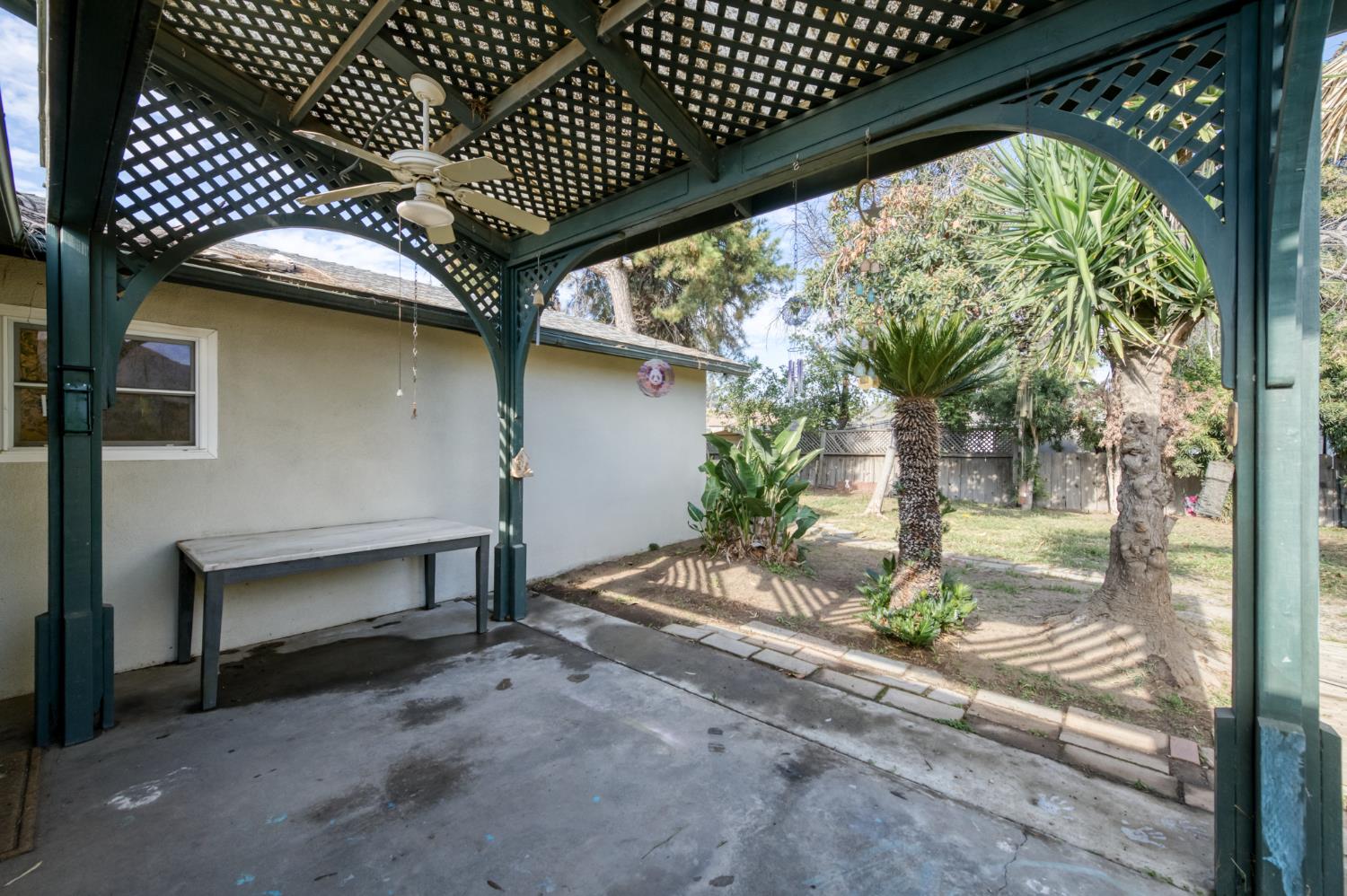 3068 W Holland Ave, Fresno, CA 93722