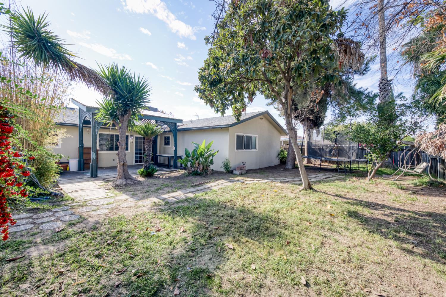3068 W Holland Ave, Fresno, CA 93722