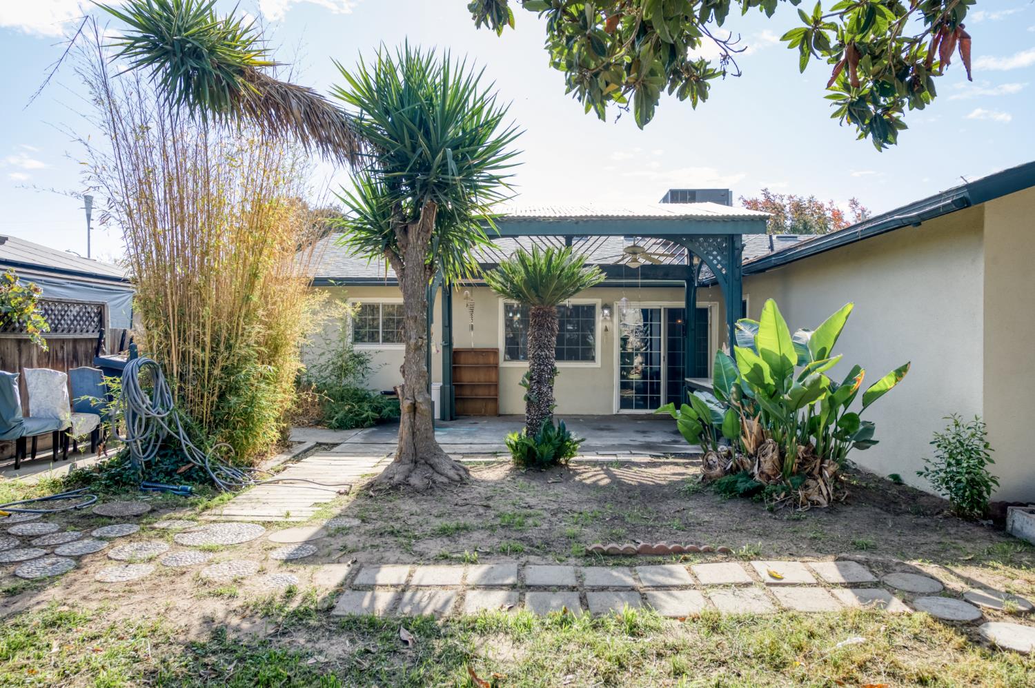 3068 W Holland Ave, Fresno, CA 93722