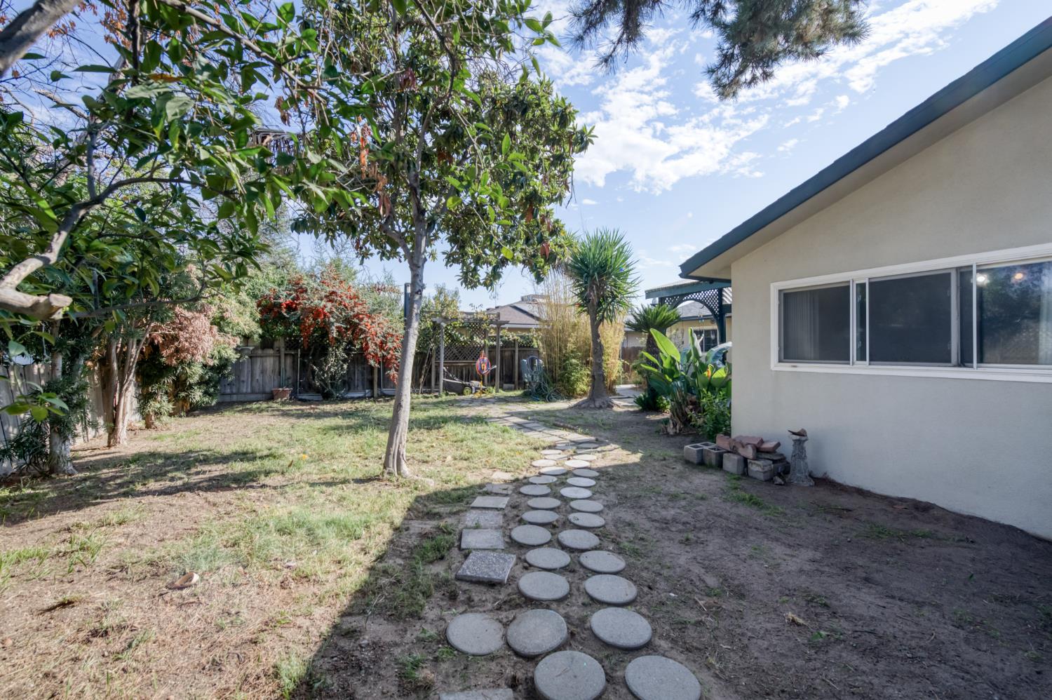 3068 W Holland Ave, Fresno, CA 93722