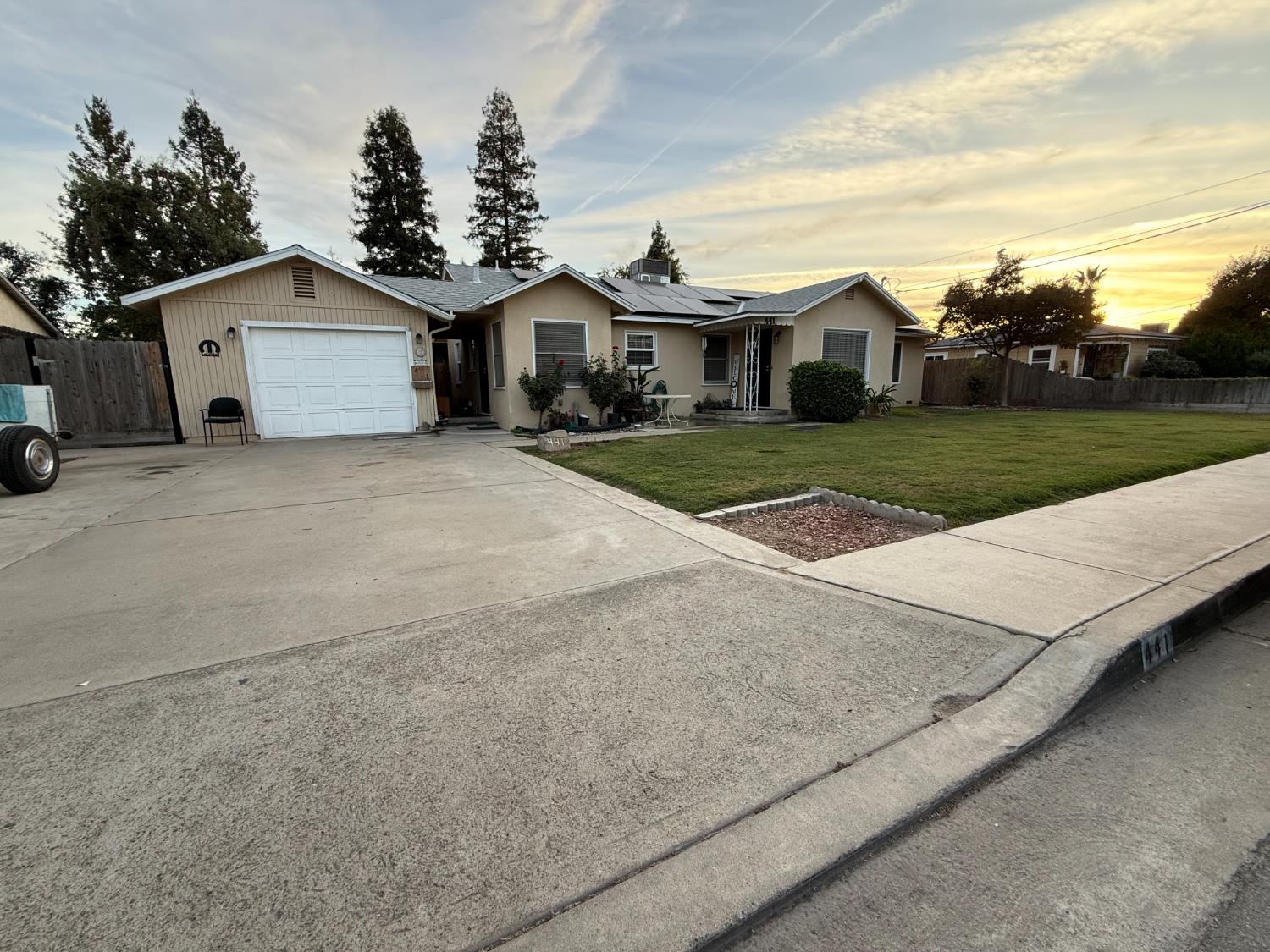441 W Stanley Ave, Reedley, CA 93654