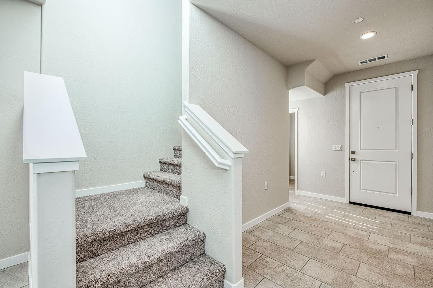 387 Lucas Ave S, Madera, CA 93636