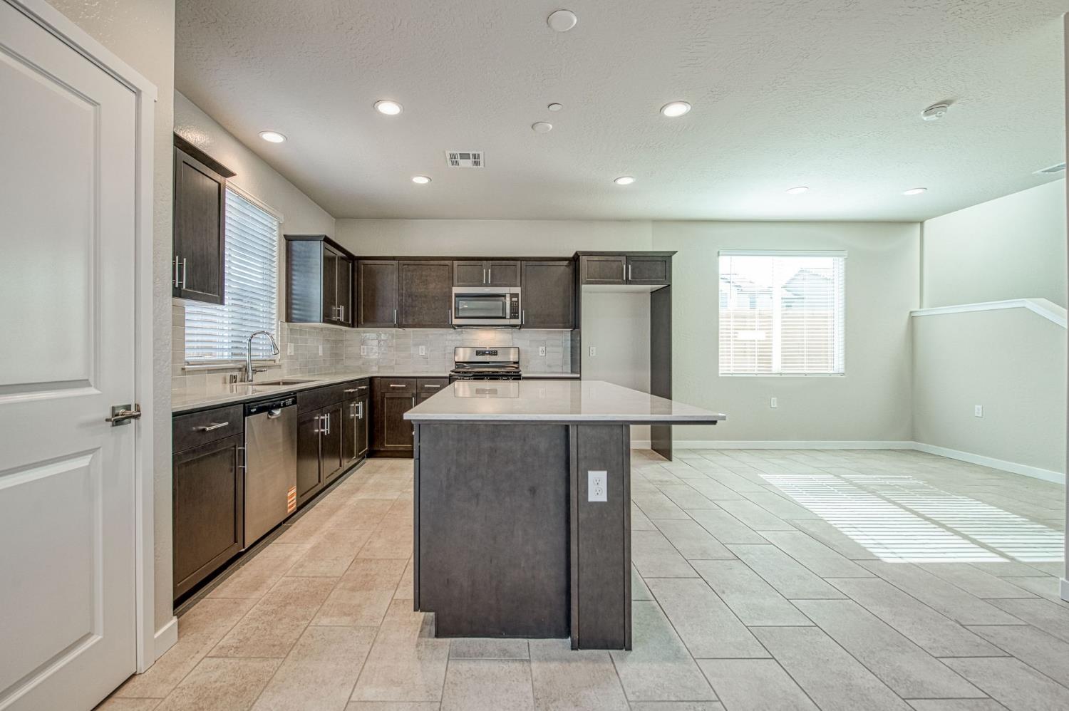 387 Lucas Ave S, Madera, CA 93636