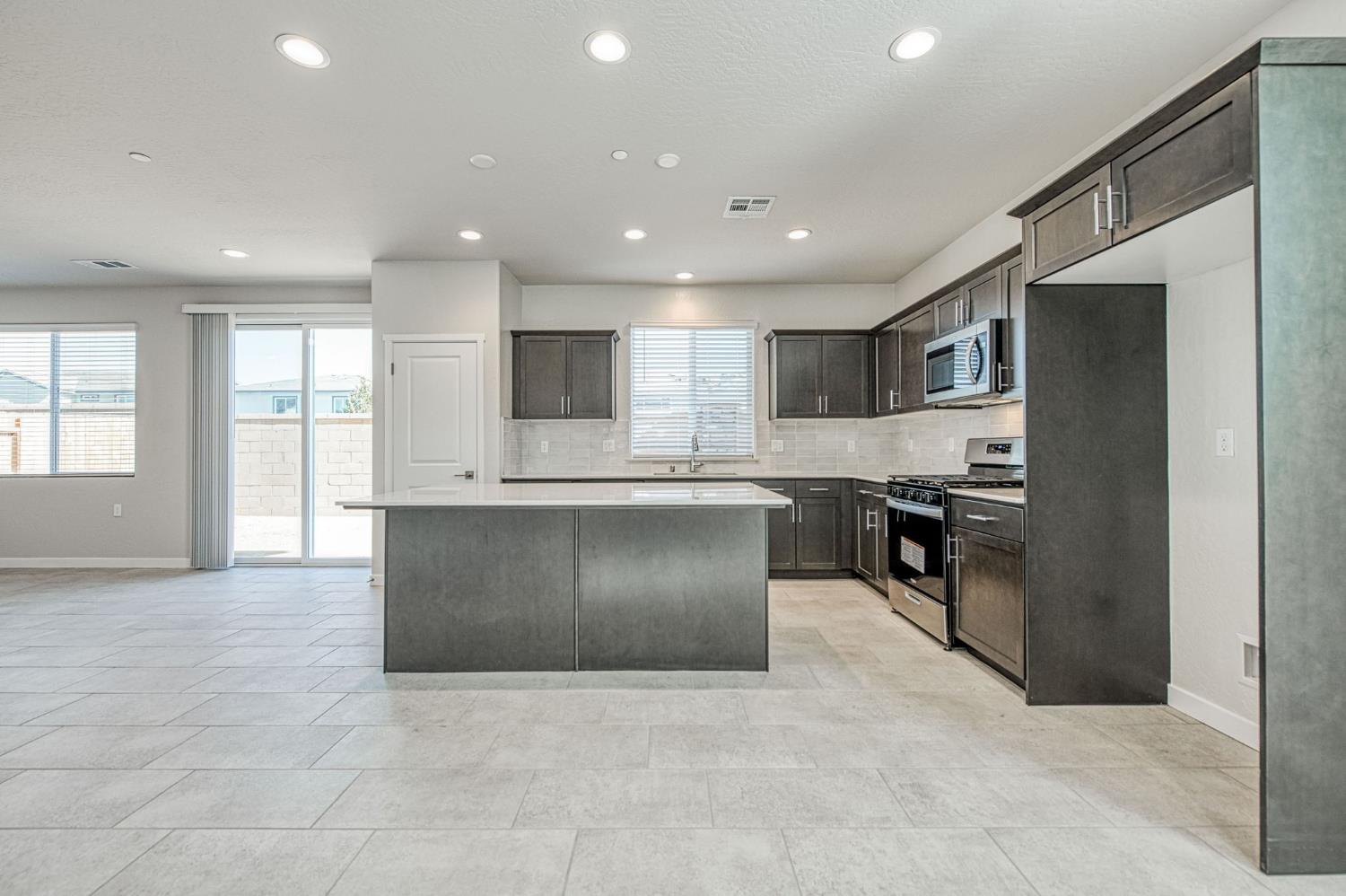 387 Lucas Ave S, Madera, CA 93636