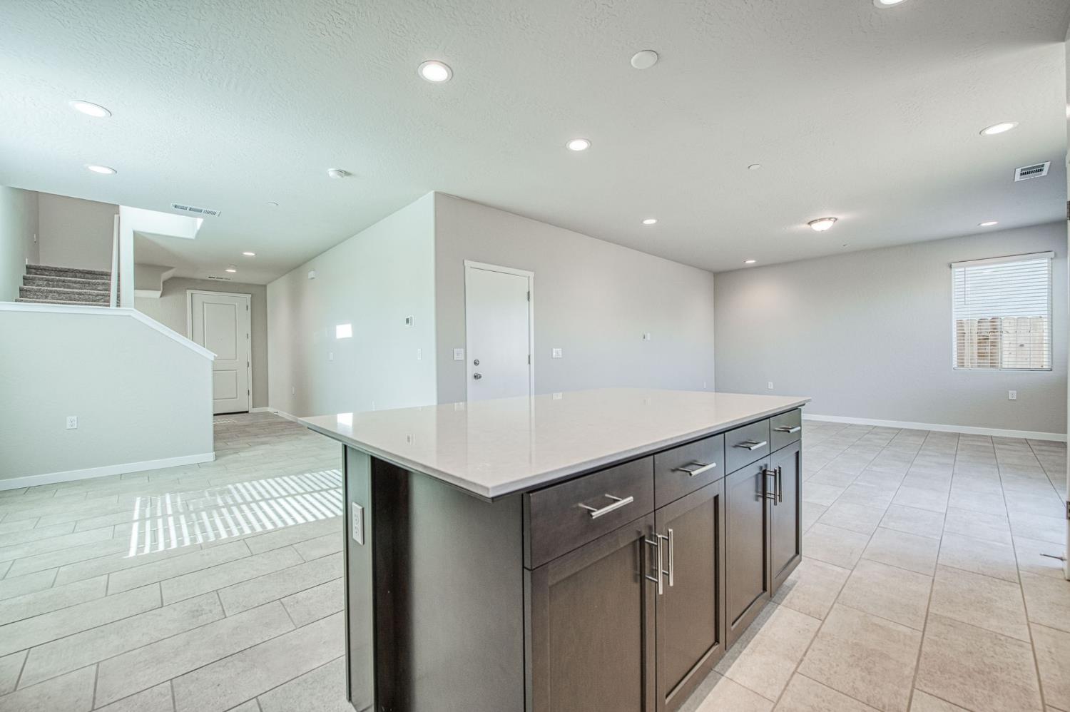 387 Lucas Ave S, Madera, CA 93636