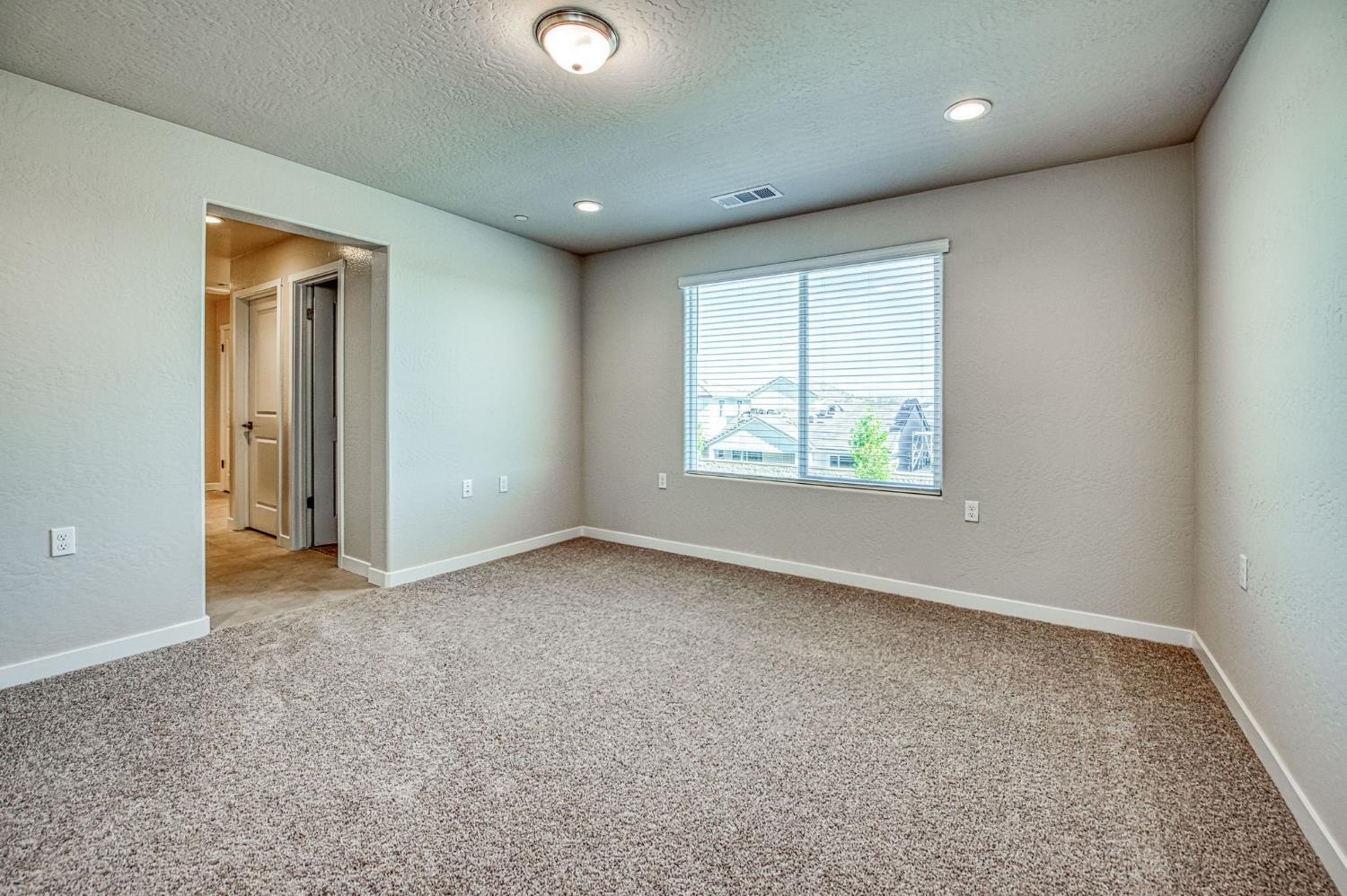 387 Lucas Ave S, Madera, CA 93636