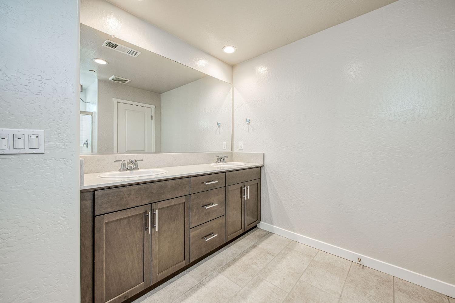 387 Lucas Ave S, Madera, CA 93636