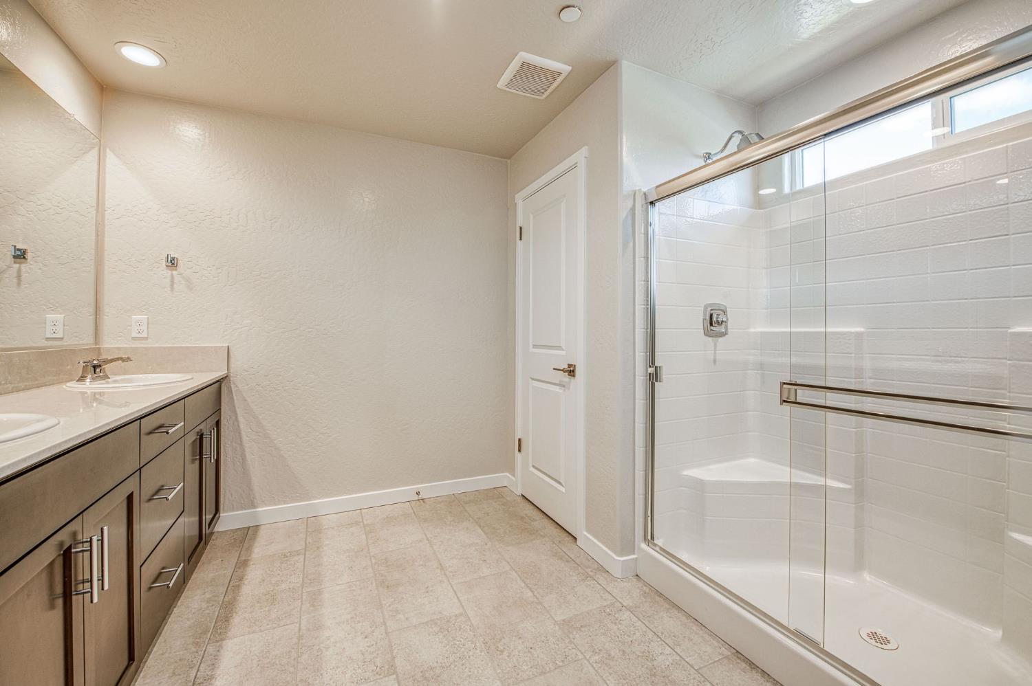 387 Lucas Ave S, Madera, CA 93636