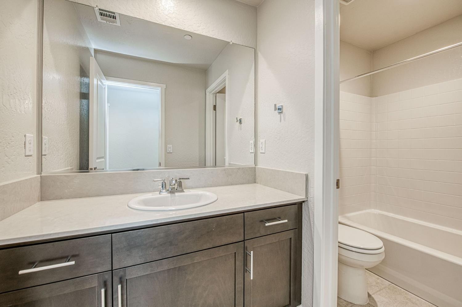 387 Lucas Ave S, Madera, CA 93636