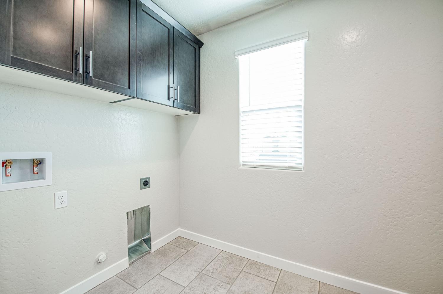 387 Lucas Ave S, Madera, CA 93636