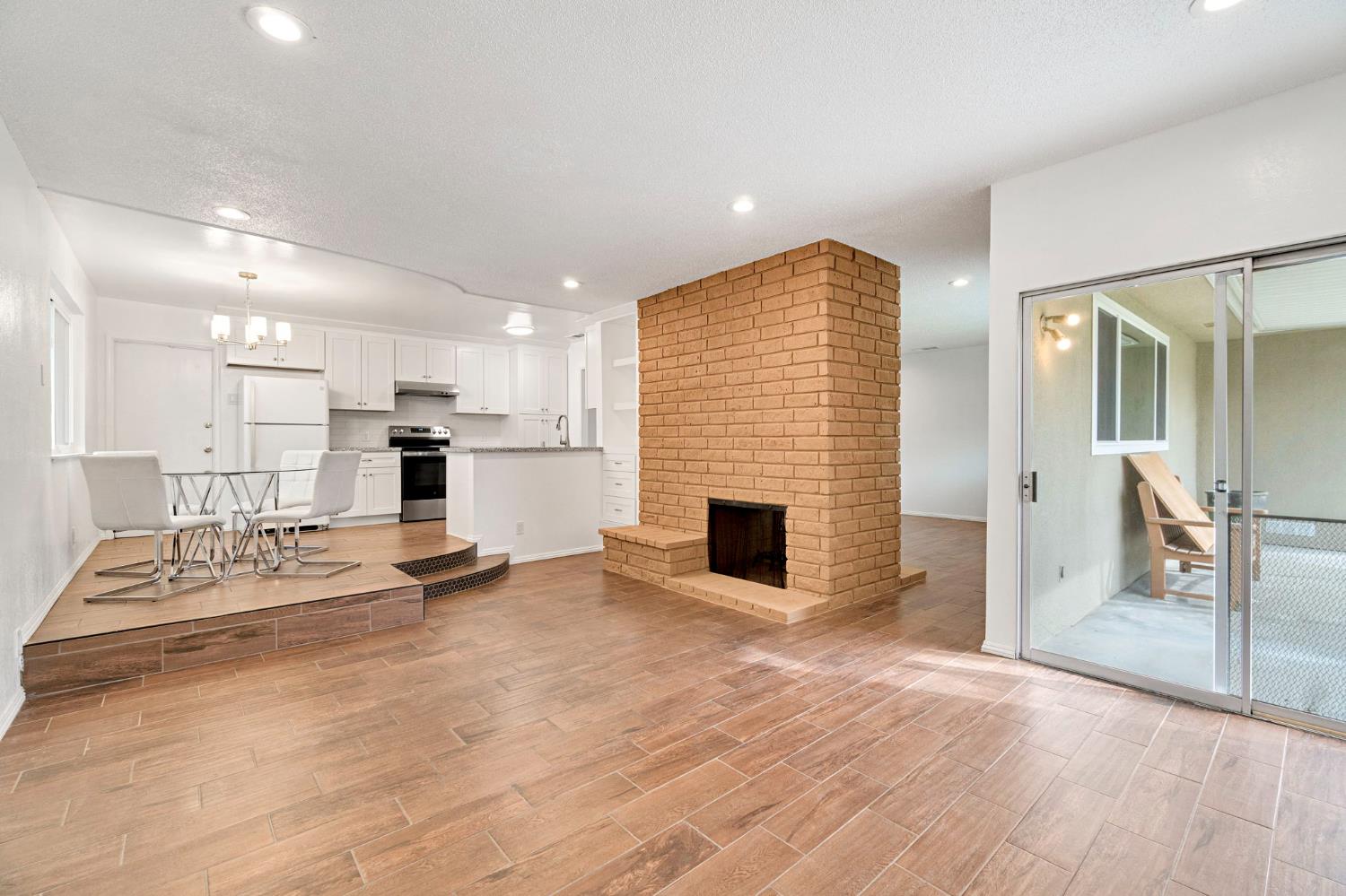 1215 E San Ramon Ave, Fresno, CA 93710