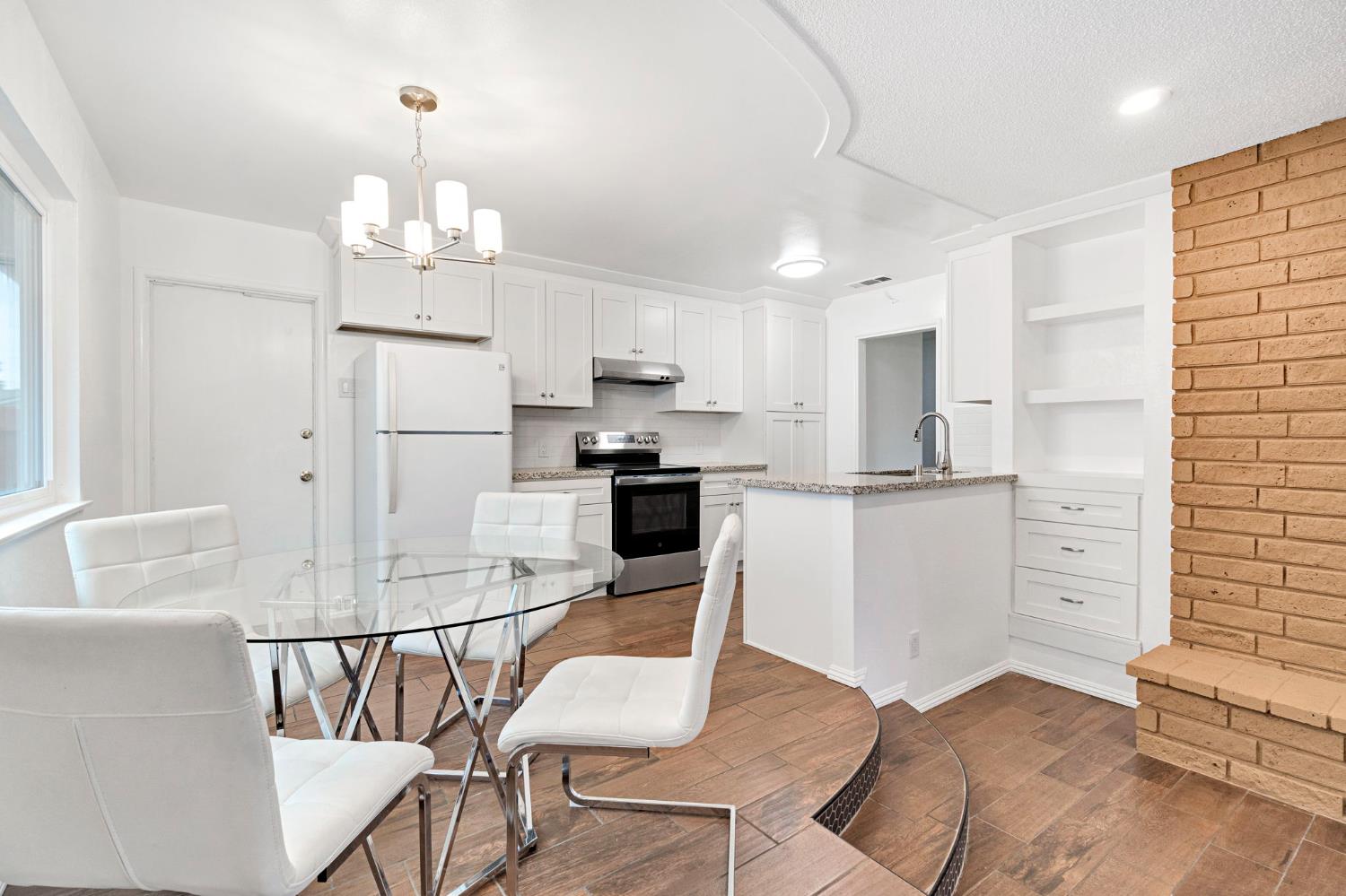 1215 E San Ramon Ave, Fresno, CA 93710