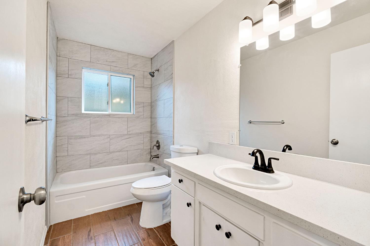 1215 E San Ramon Ave, Fresno, CA 93710