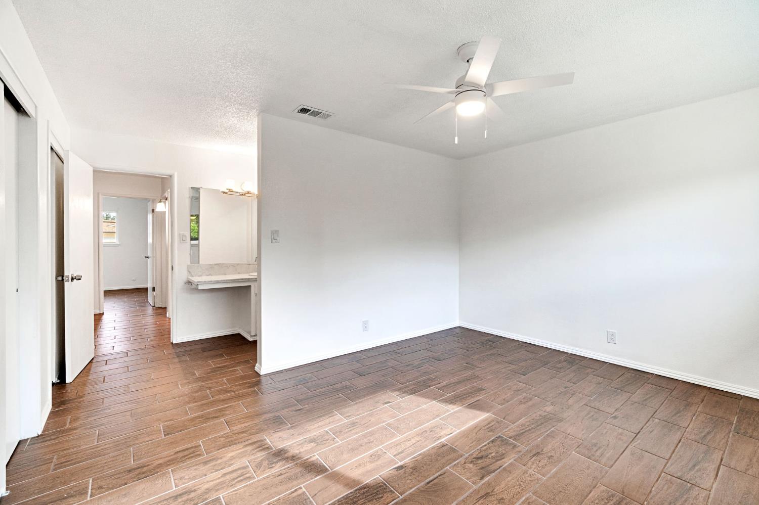 1215 E San Ramon Ave, Fresno, CA 93710