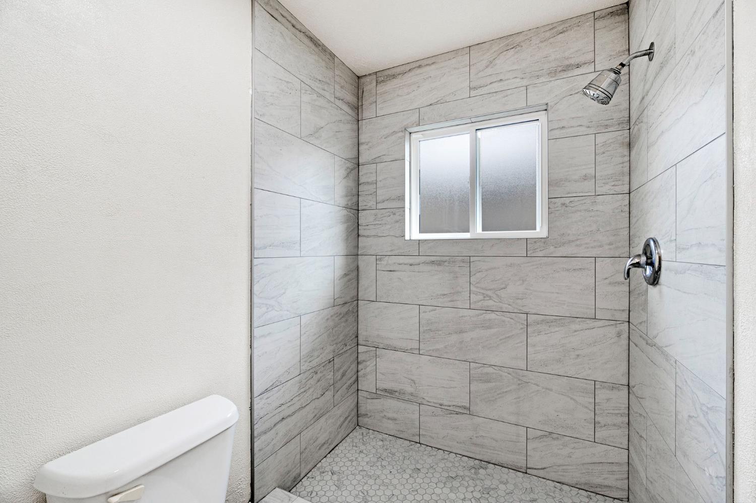 1215 E San Ramon Ave, Fresno, CA 93710