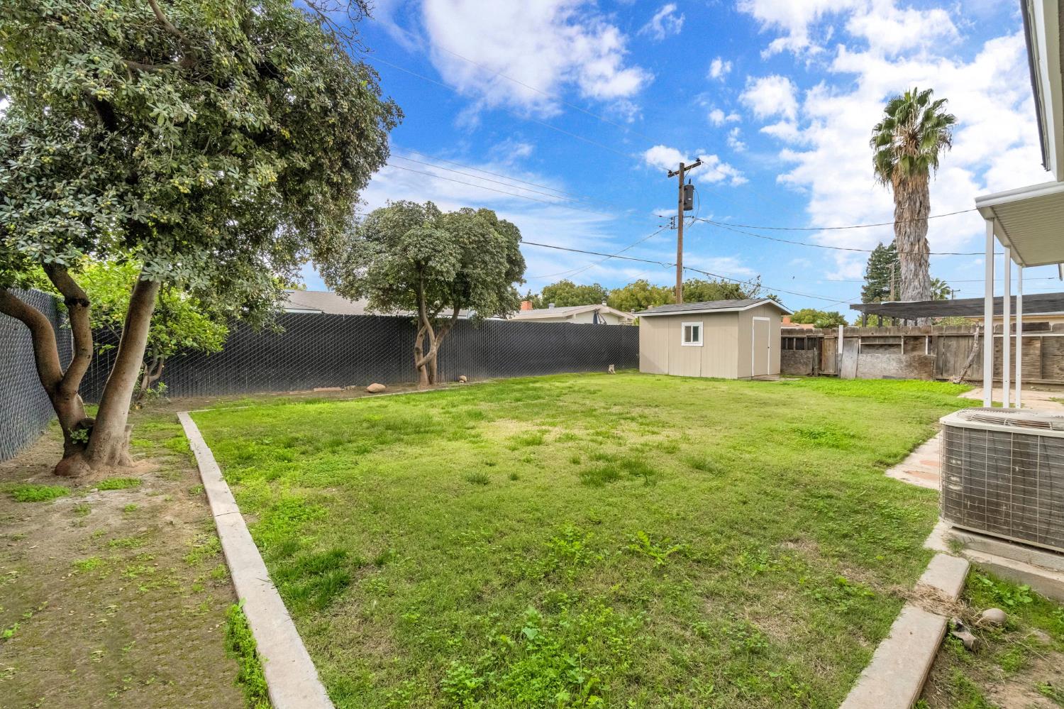 1215 E San Ramon Ave, Fresno, CA 93710