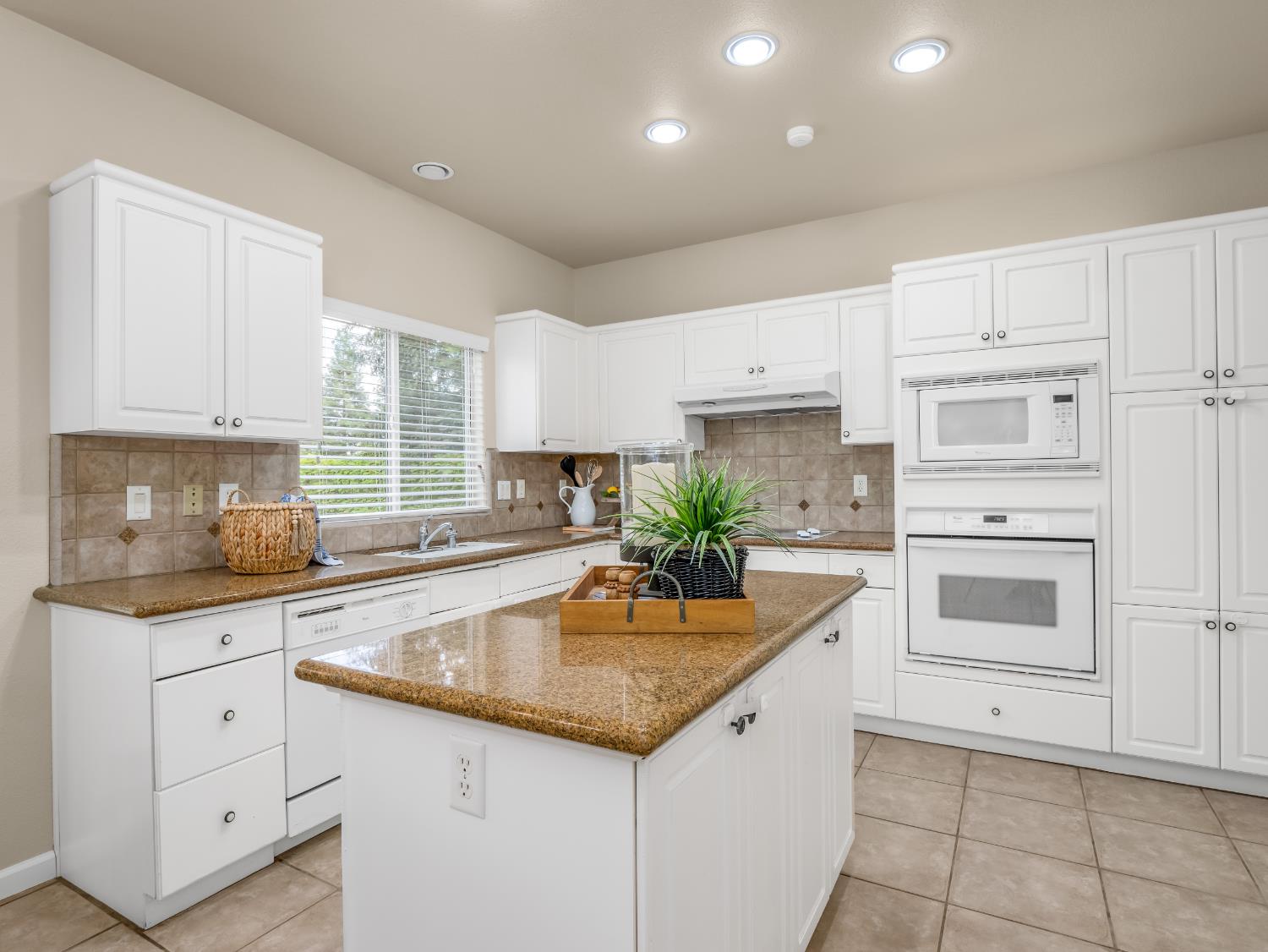 10168 N Rowell Ave, Fresno, CA 93730