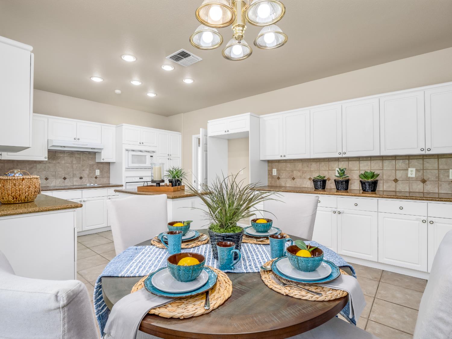 10168 N Rowell Ave, Fresno, CA 93730