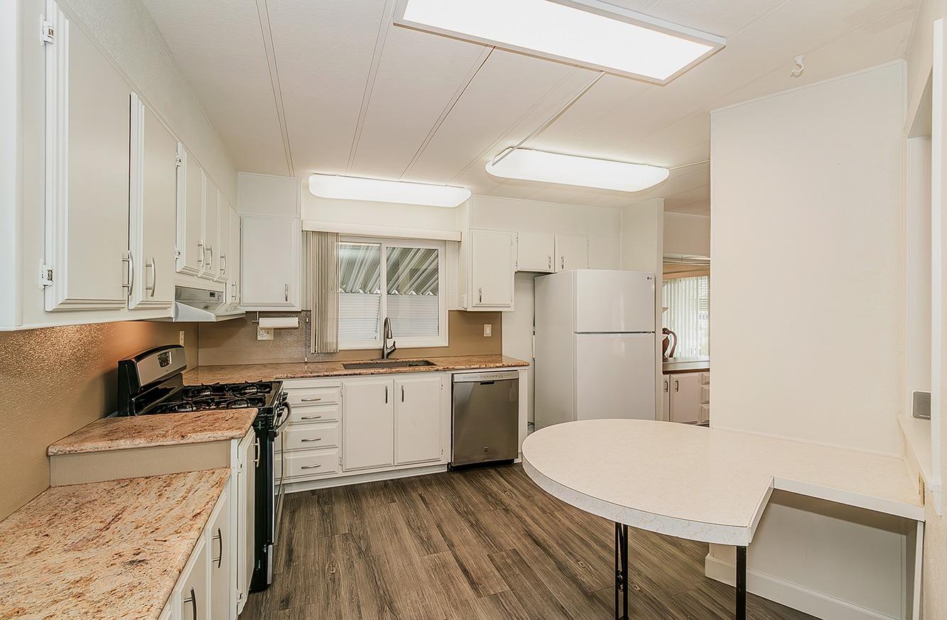 221 W Herndon Ave #192, Pinedale, CA 93650