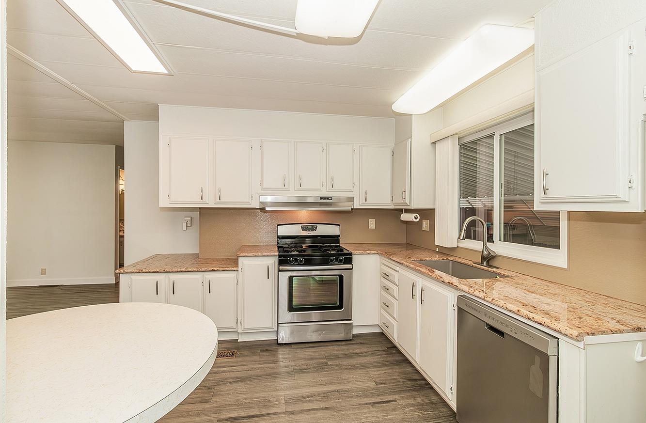 221 W Herndon Ave #192, Pinedale, CA 93650