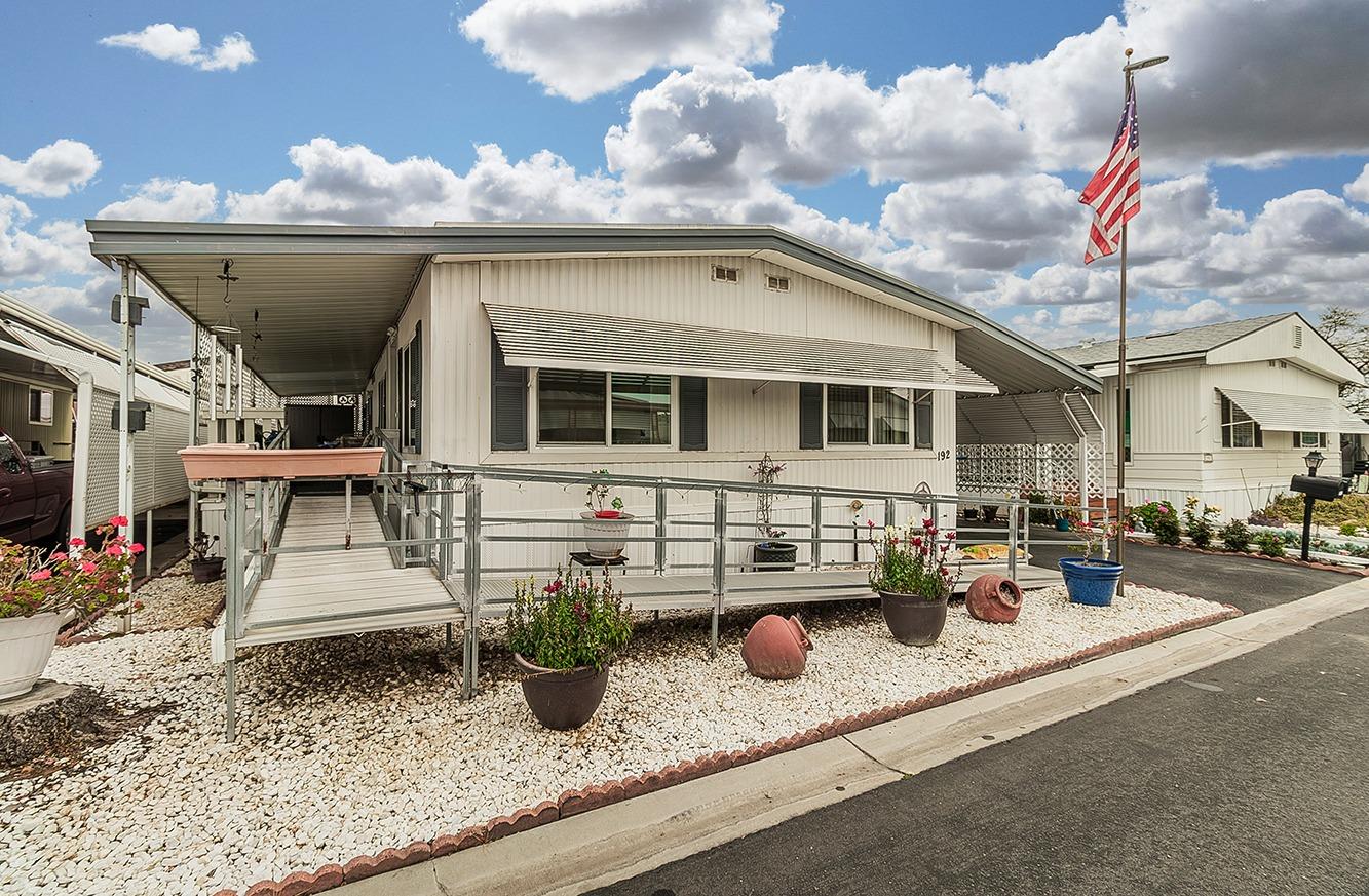 221 W Herndon Ave #192, Pinedale, CA 93650