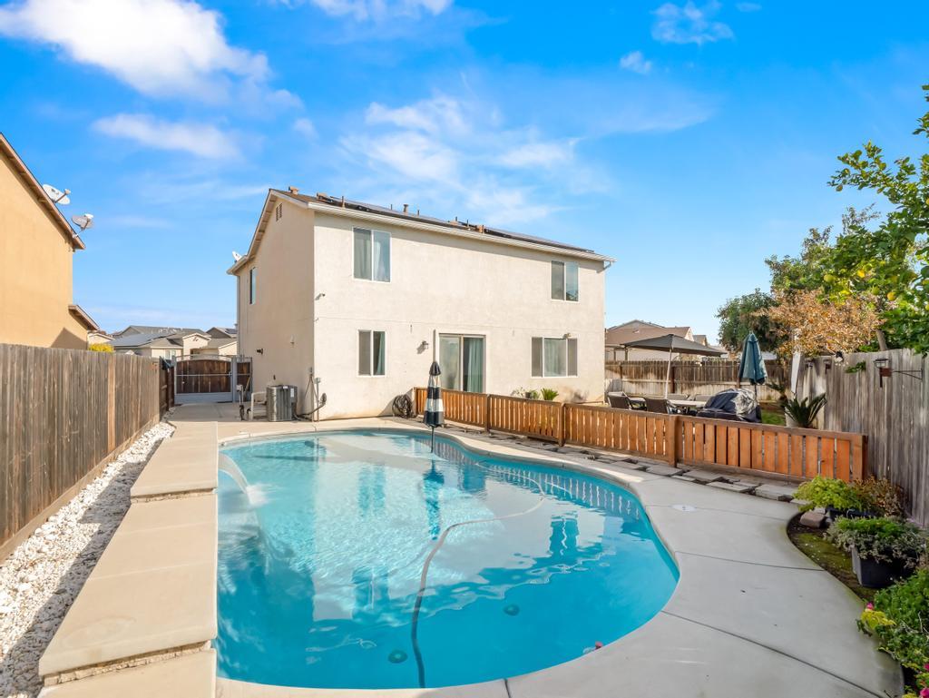 5774 E Beck Ave, Fresno, CA 93727