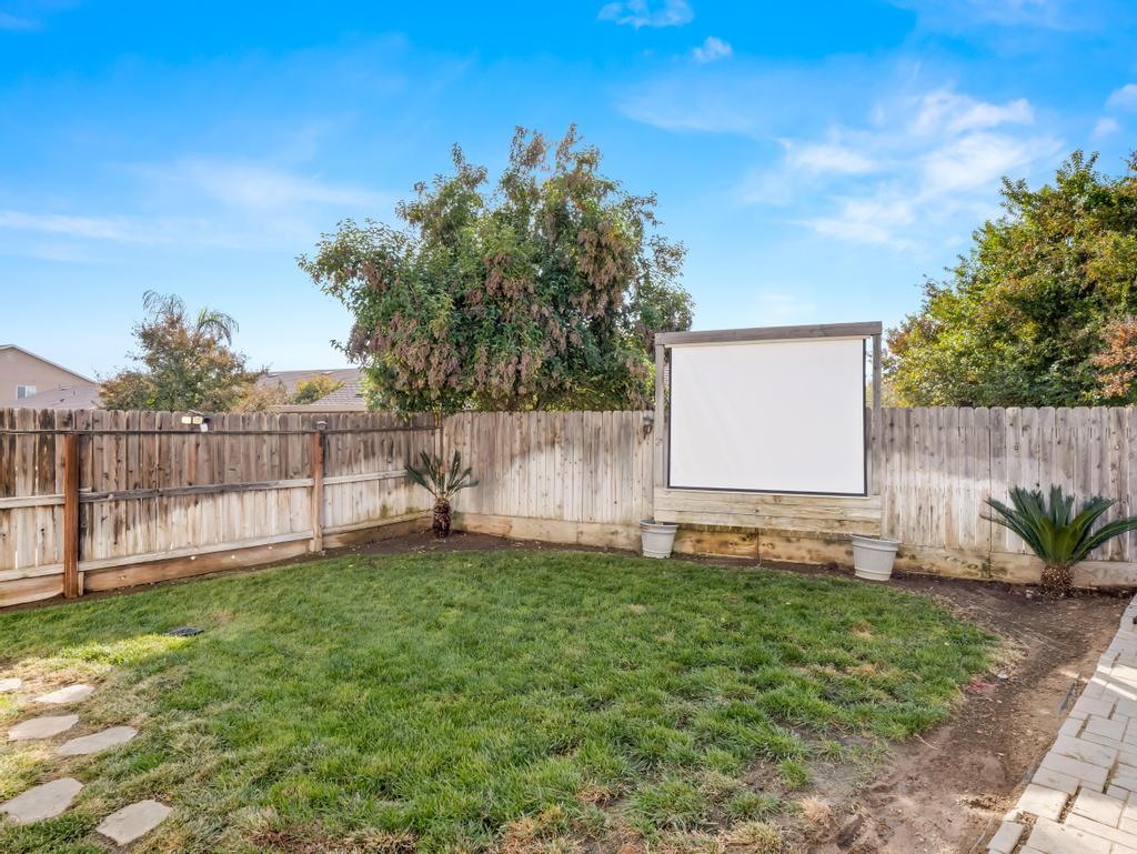 5774 E Beck Ave, Fresno, CA 93727