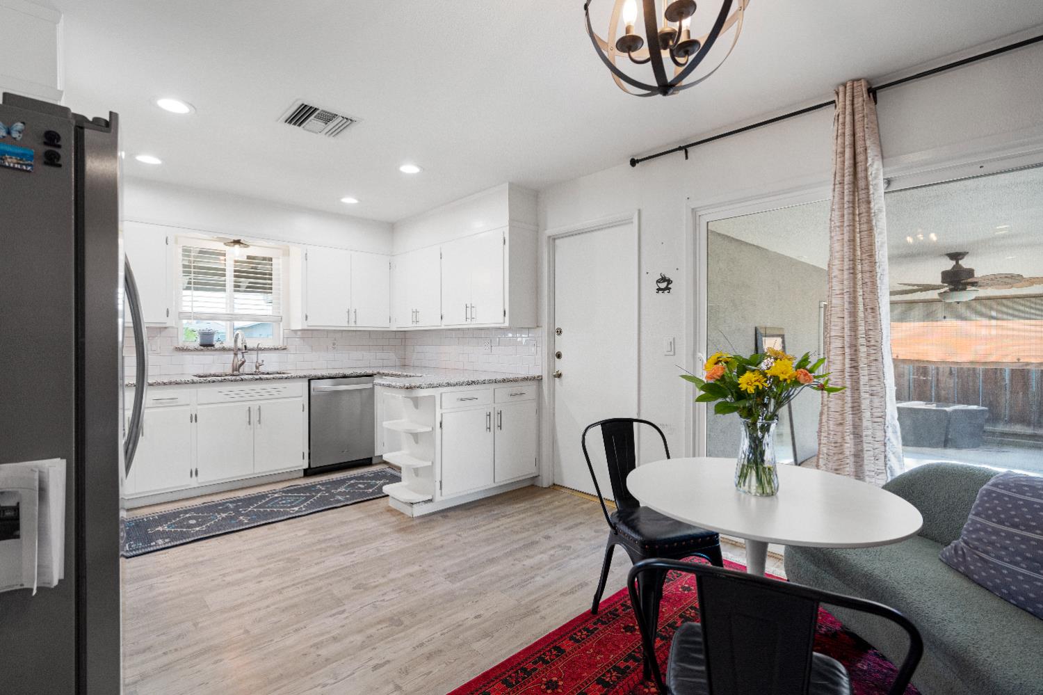 1916 N Burl Dr, Hanford, CA 93230