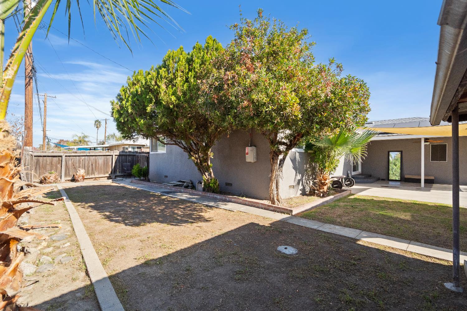 1916 N Burl Dr, Hanford, CA 93230