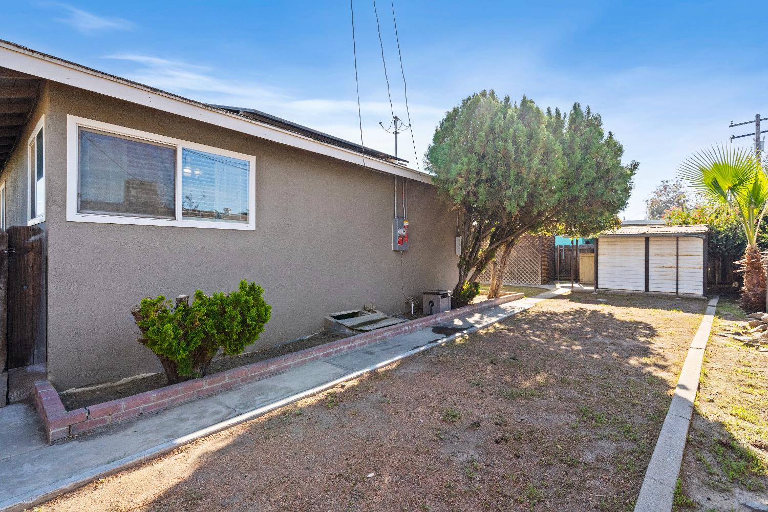 1916 N Burl Dr, Hanford, CA 93230