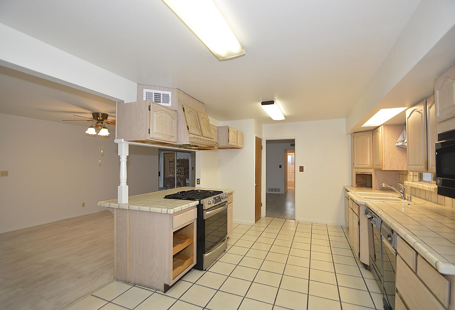 3860 E Rialto, Fresno, CA 93726