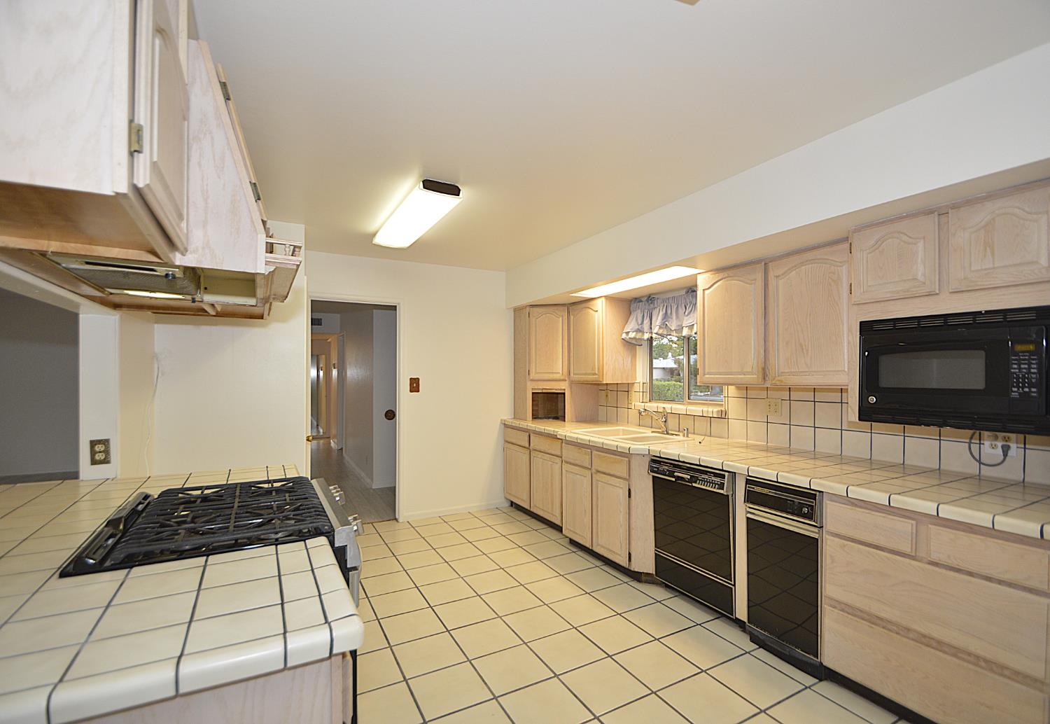 3860 E Rialto, Fresno, CA 93726