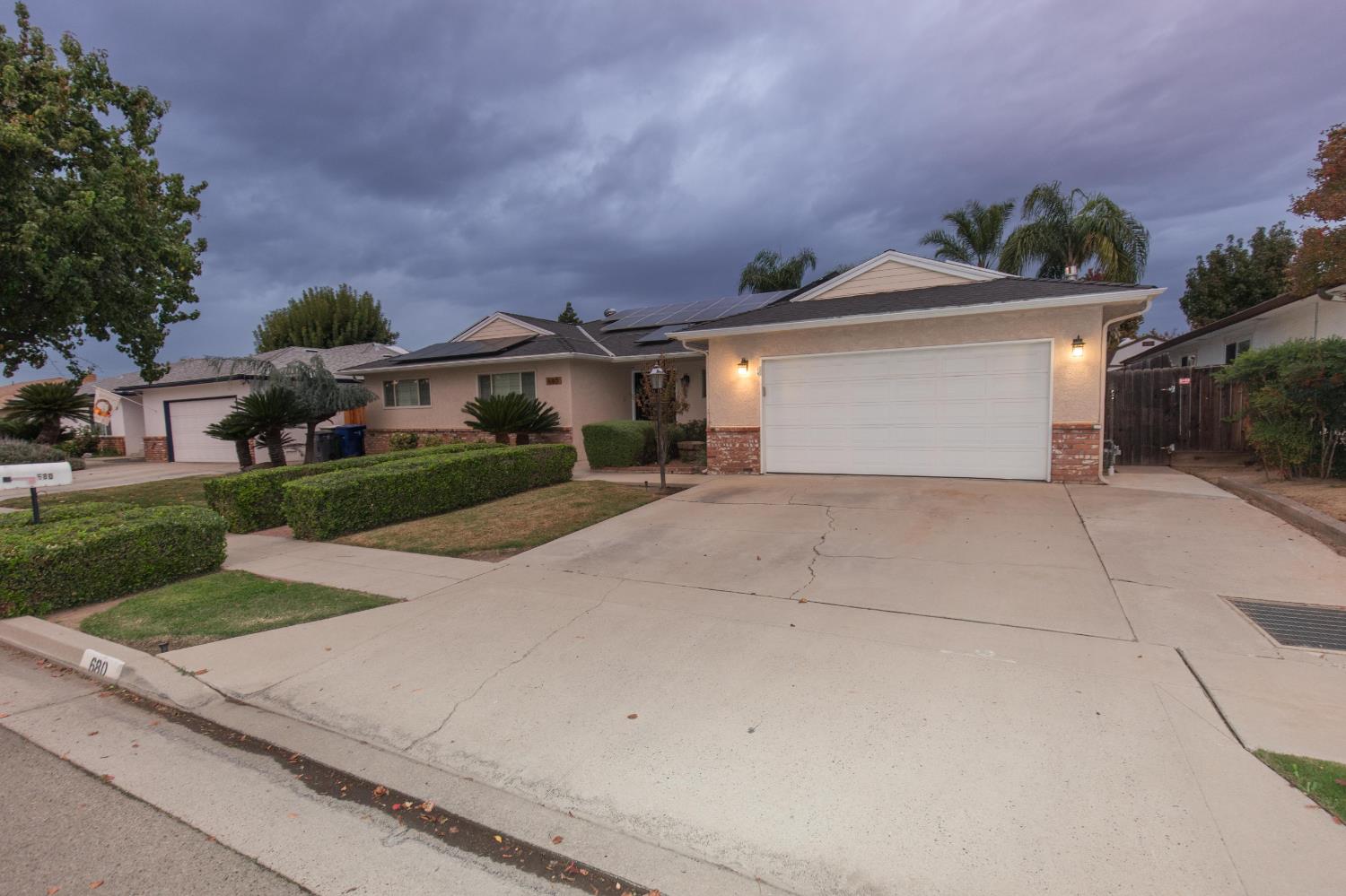 680 E Birch Ave, Fresno, CA 93720